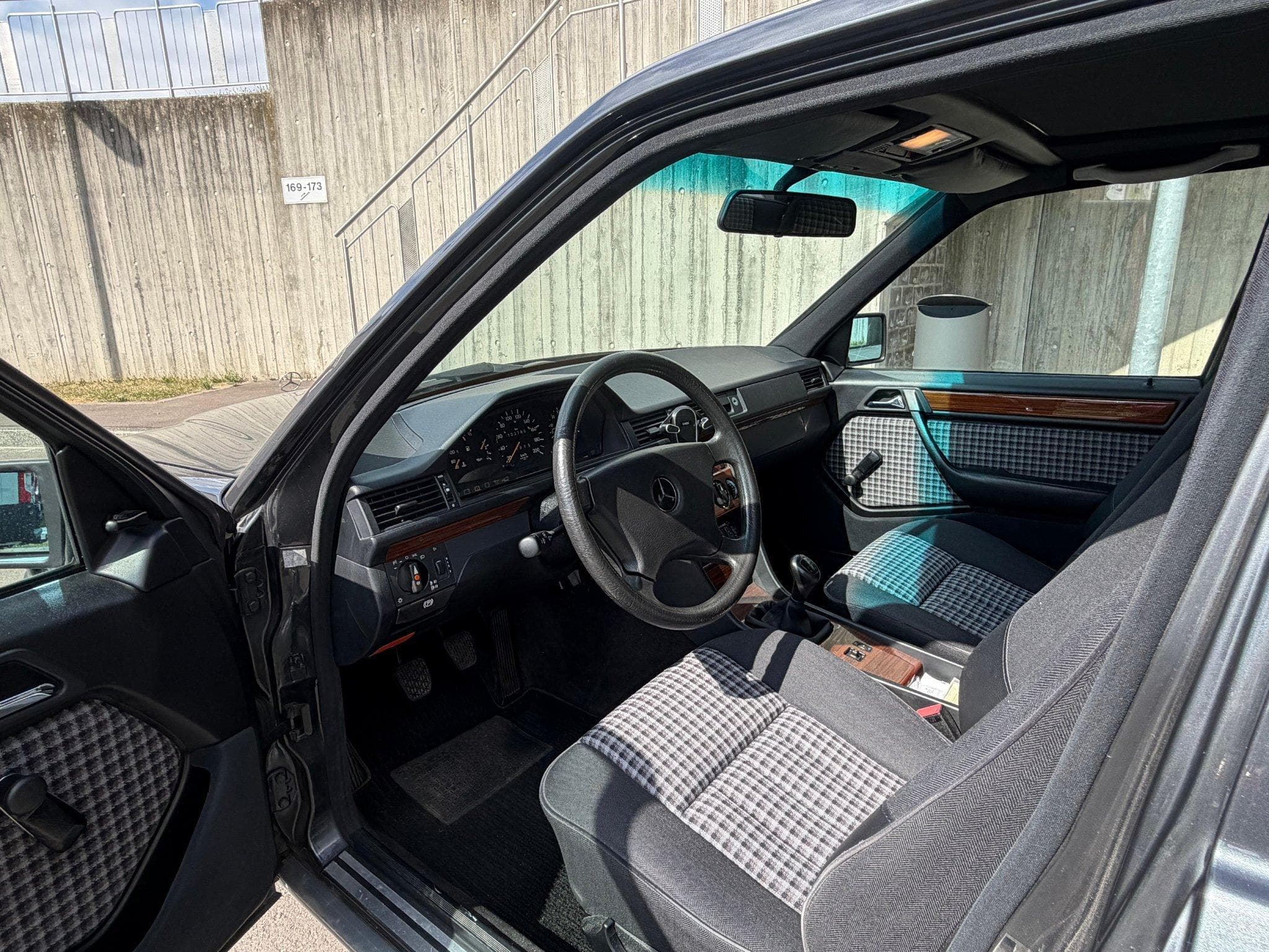 Mercedes E 250 (1992) - Photo 2