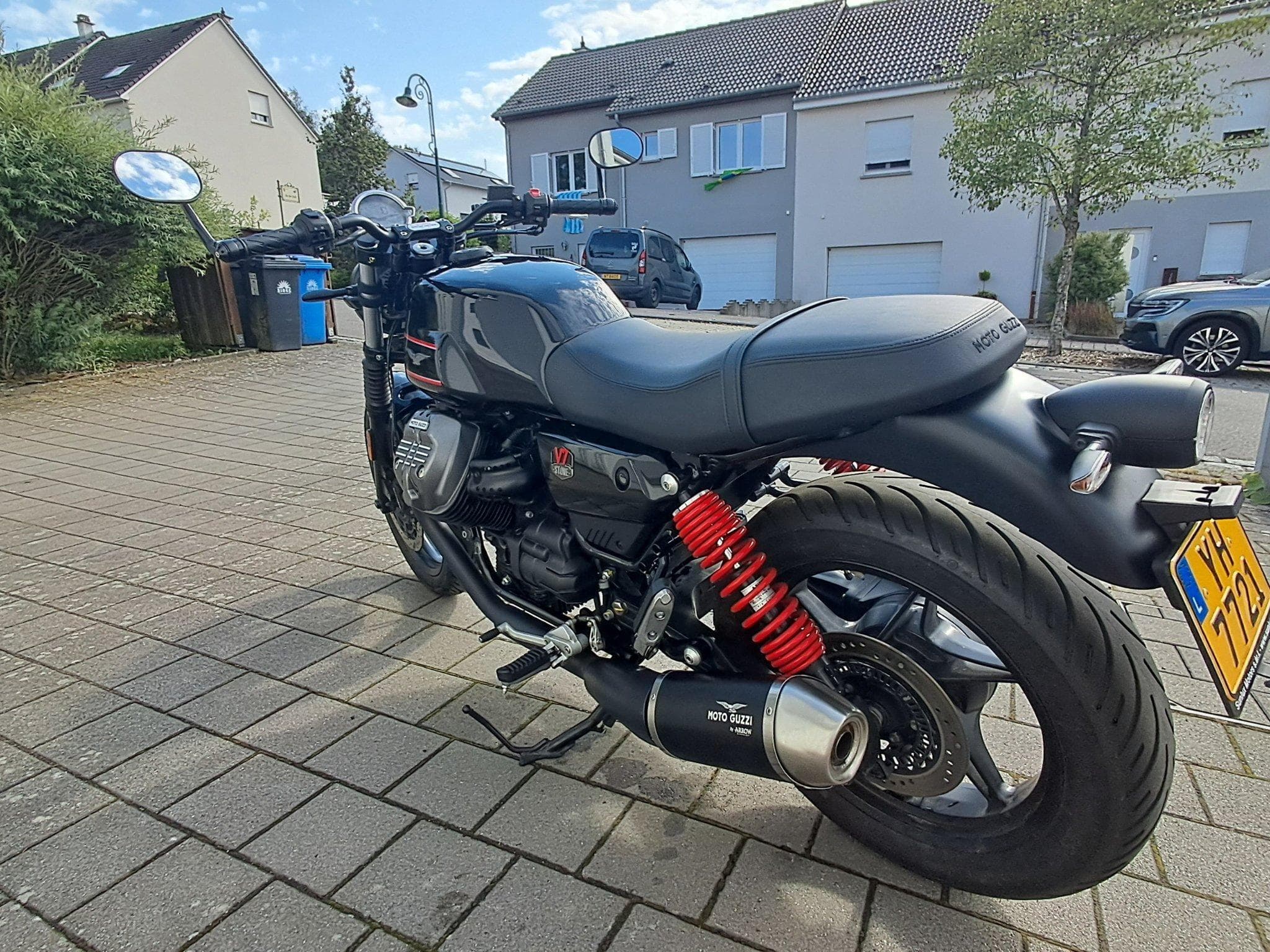 Moto Guzzi V7 speciale edition (2024) - Photo 2