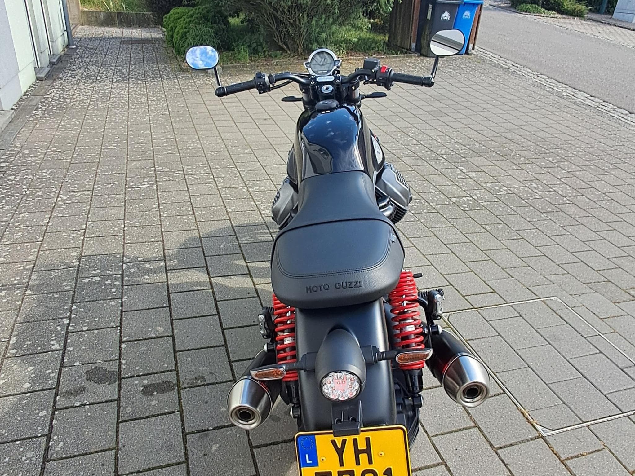 Moto Guzzi V7 speciale edition (2024) - Photo 3