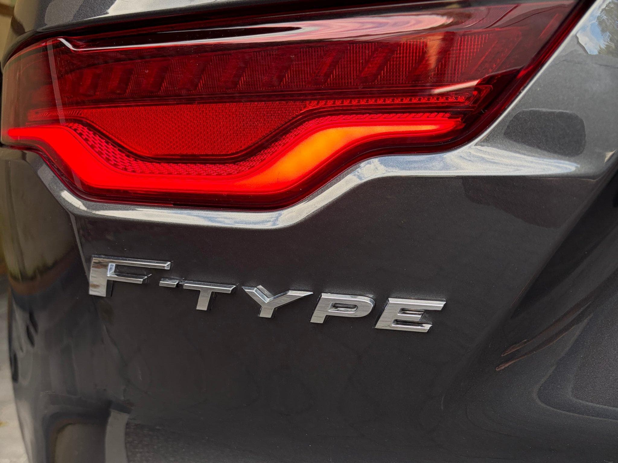 Jaguar F-Type Coupé P300 / Meridian / Pano / 19" (2021) - Photo 4