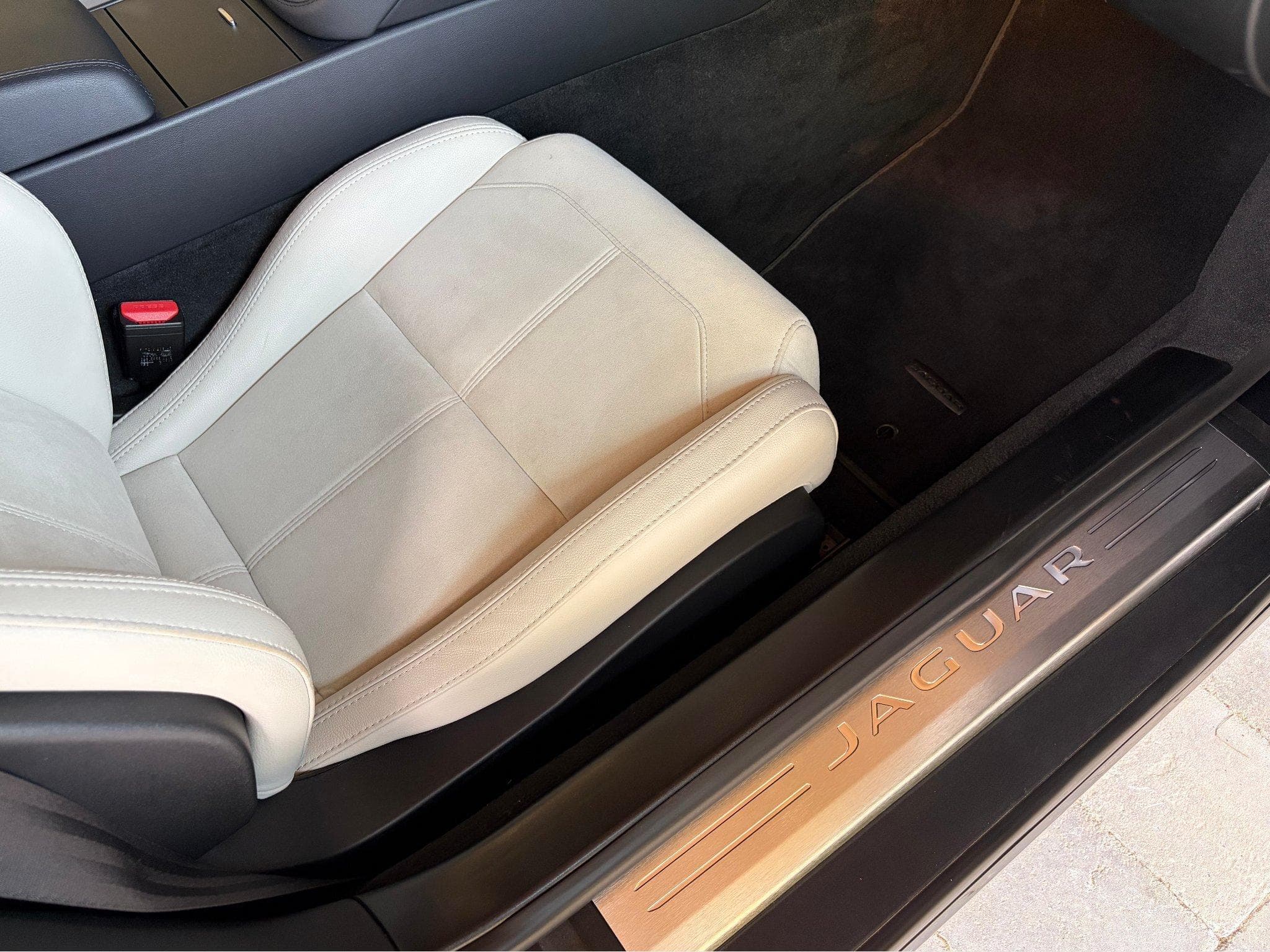 Jaguar F-Type Coupé P300 / Meridian / Pano / 19" (2021) - Photo 7