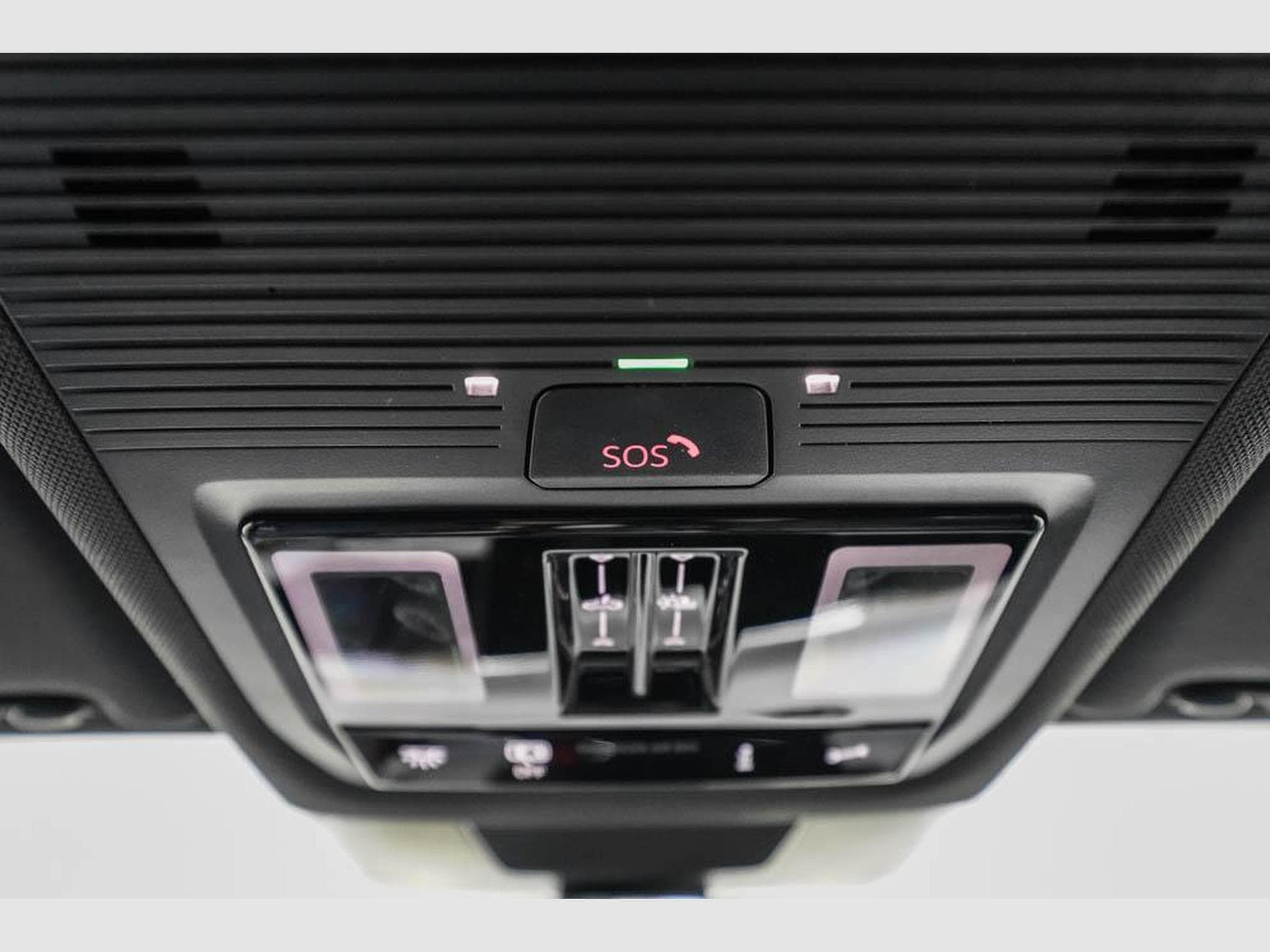 VW Tiguan 2,0 TSI DSG (2025) - Photo 16