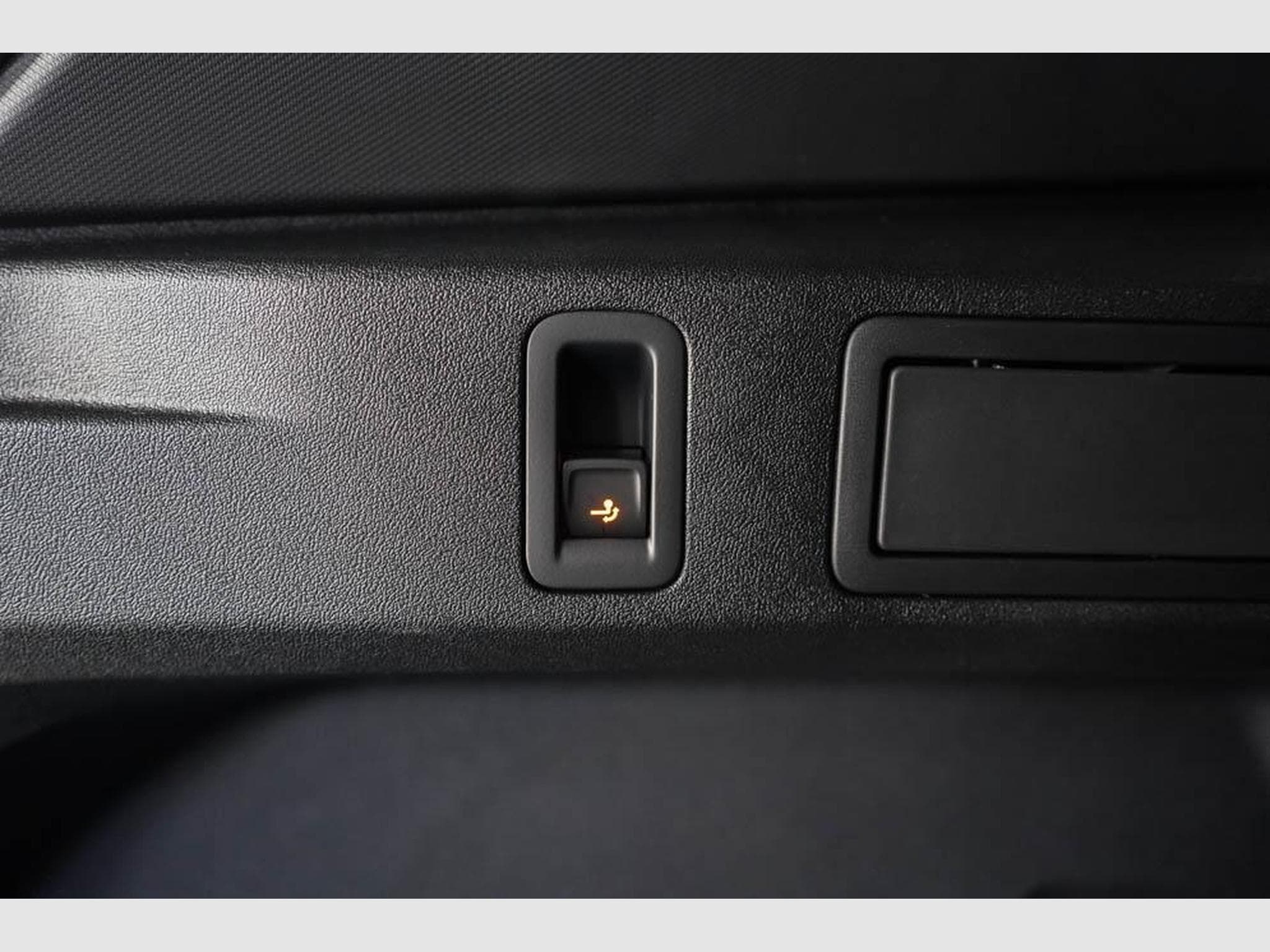 VW Tiguan 2,0 TSI DSG (2025) - Photo 20