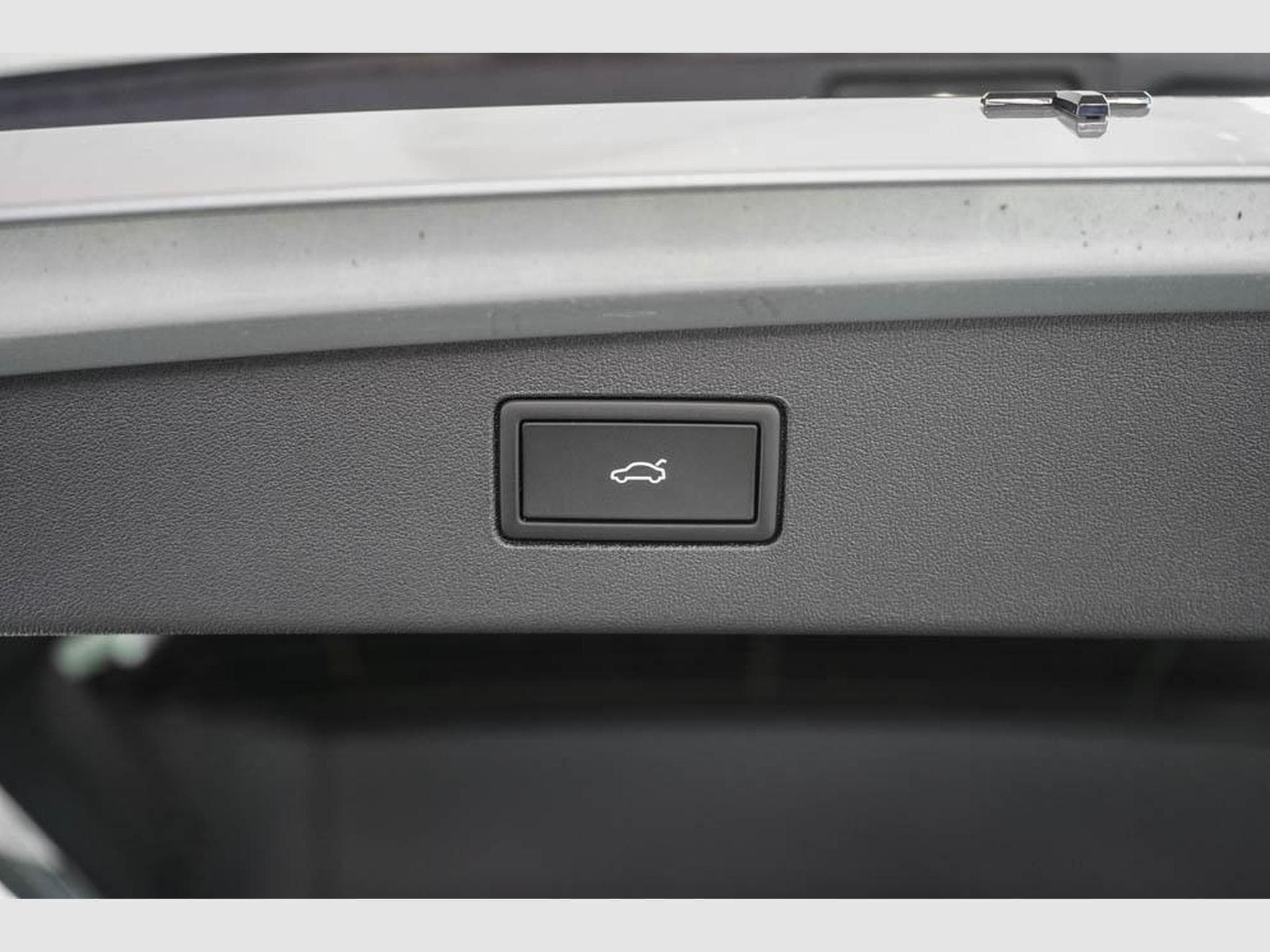 VW Tiguan 2,0 TSI DSG (2025) - Photo 21