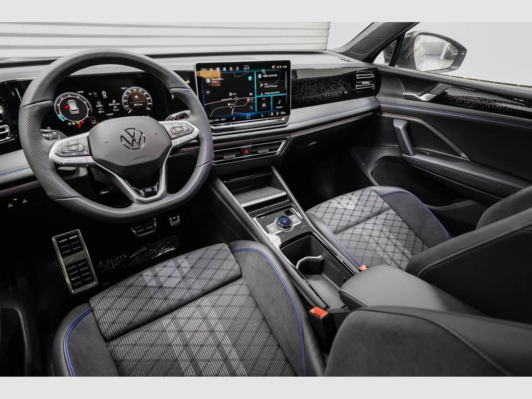 VW Tiguan 2,0 TSI DSG (2025) - Photo 7