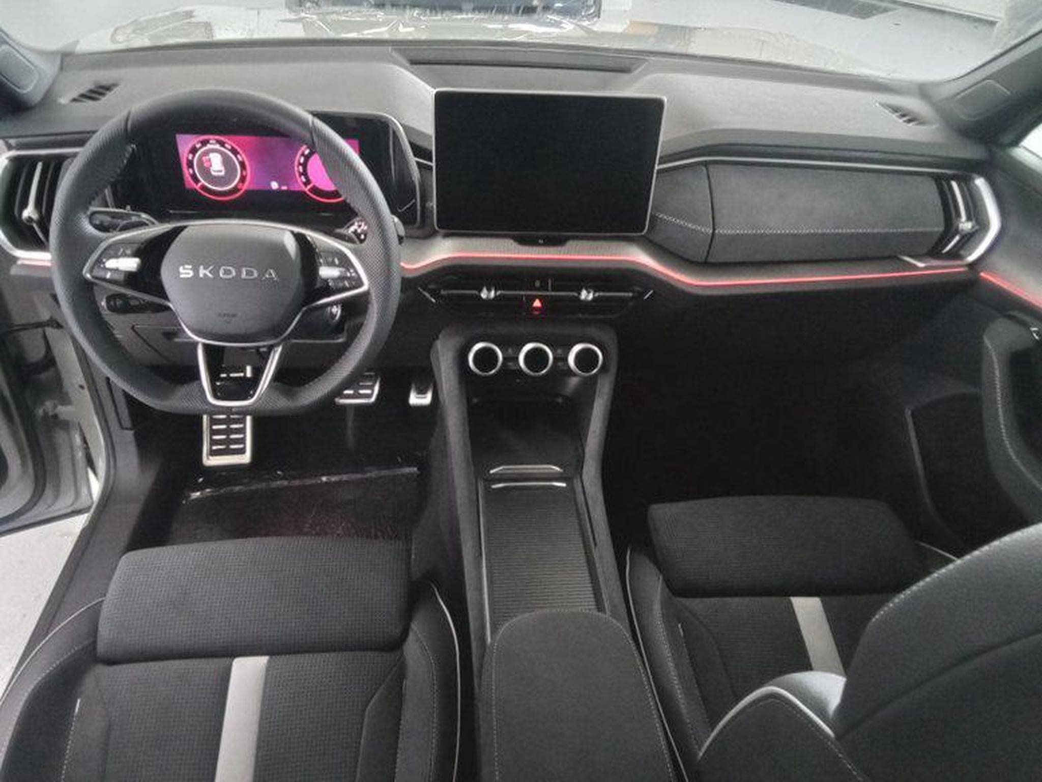 Skoda Kodiaq Sportline 1.5 TSI 7-Gang DSG (2026) - Photo 7