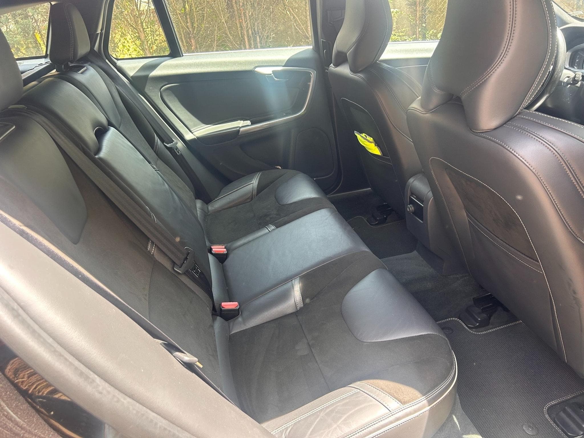 Volvo V60 Kombi Momentum R-Design (2019) - Photo 14