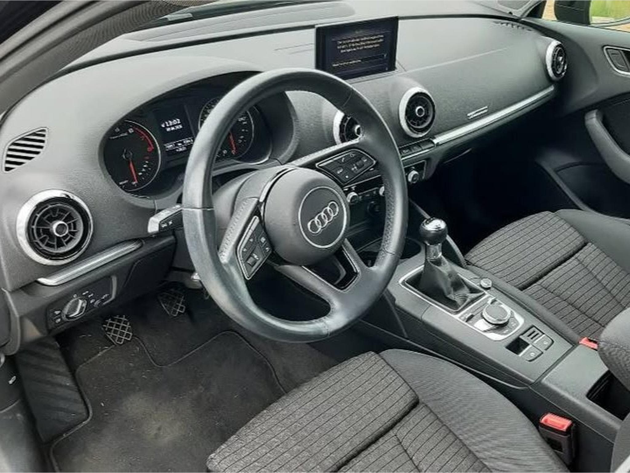 Audi A3 Audi A3 Sportback noir metallisé (2019) - Photo 5