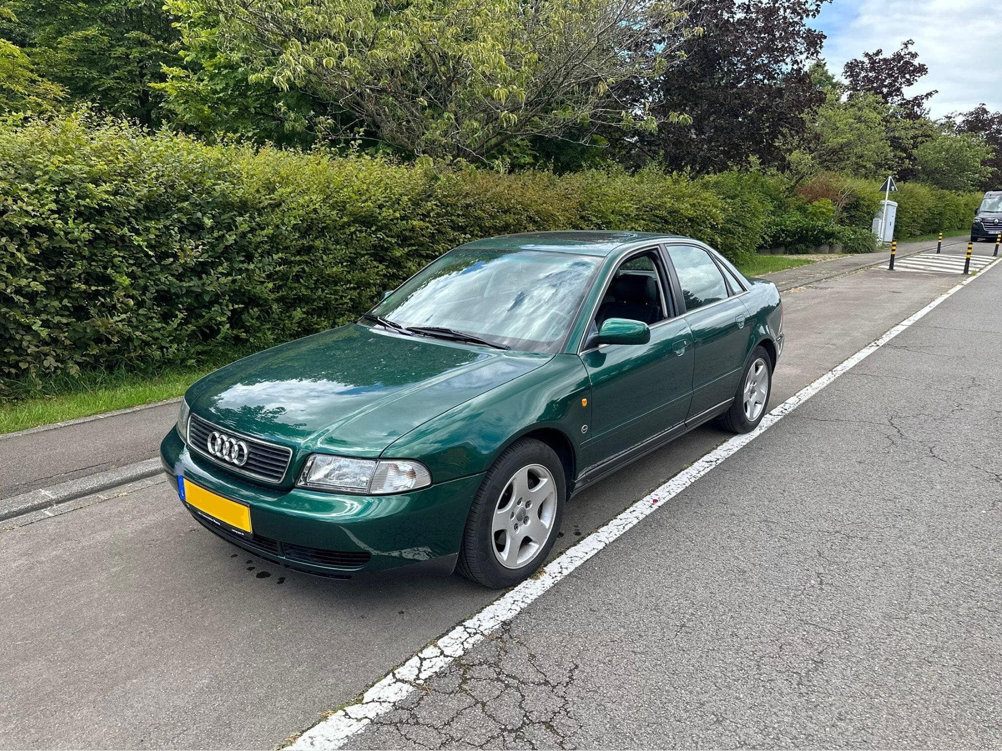 Audi A4 2.4 L V6 (1997) - Photo 3