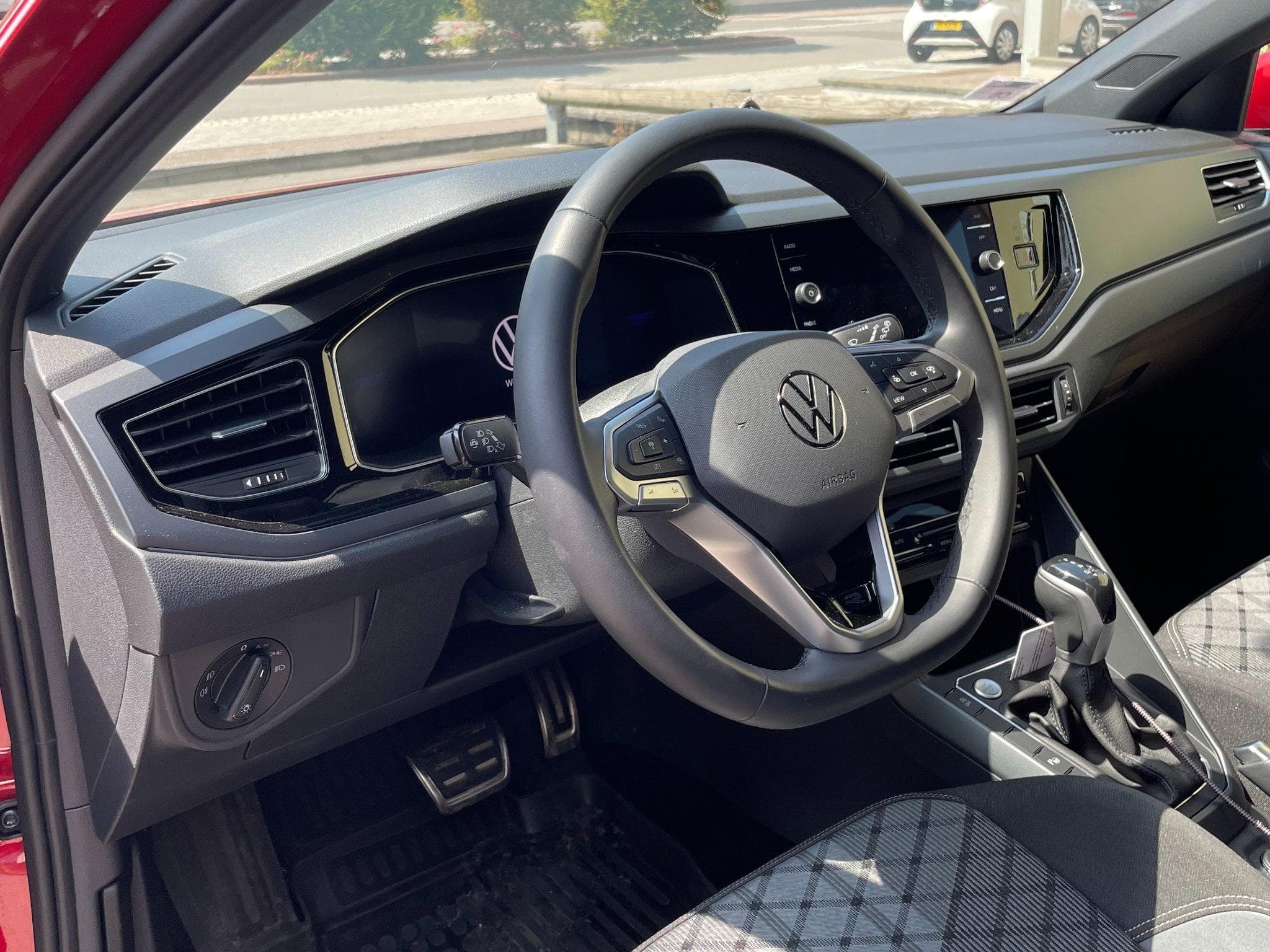 VW Taigo R Line 1.5 TSI (2025) - Foto 6