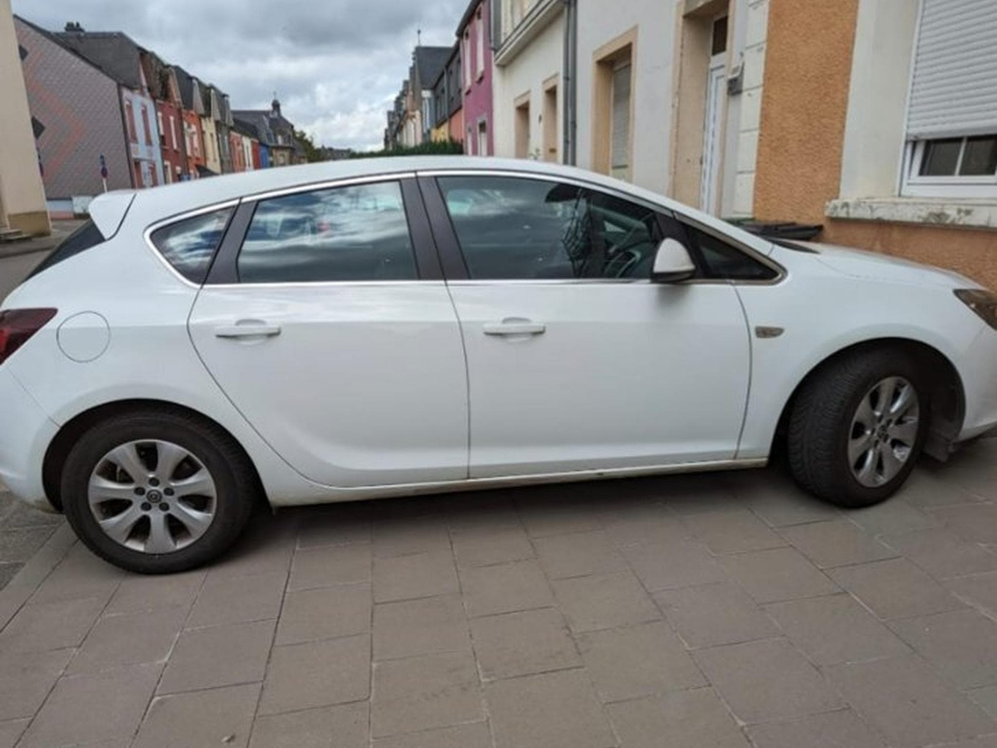 Opel Astra P-J/103/1940 (2010) - Foto 1