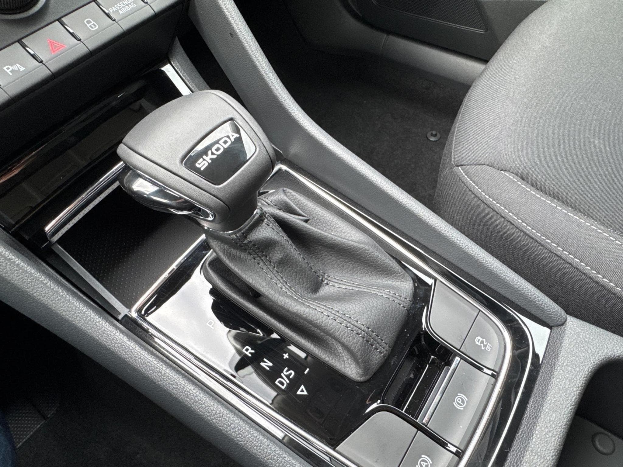 Skoda Karoq Selection (2025) - Foto 17