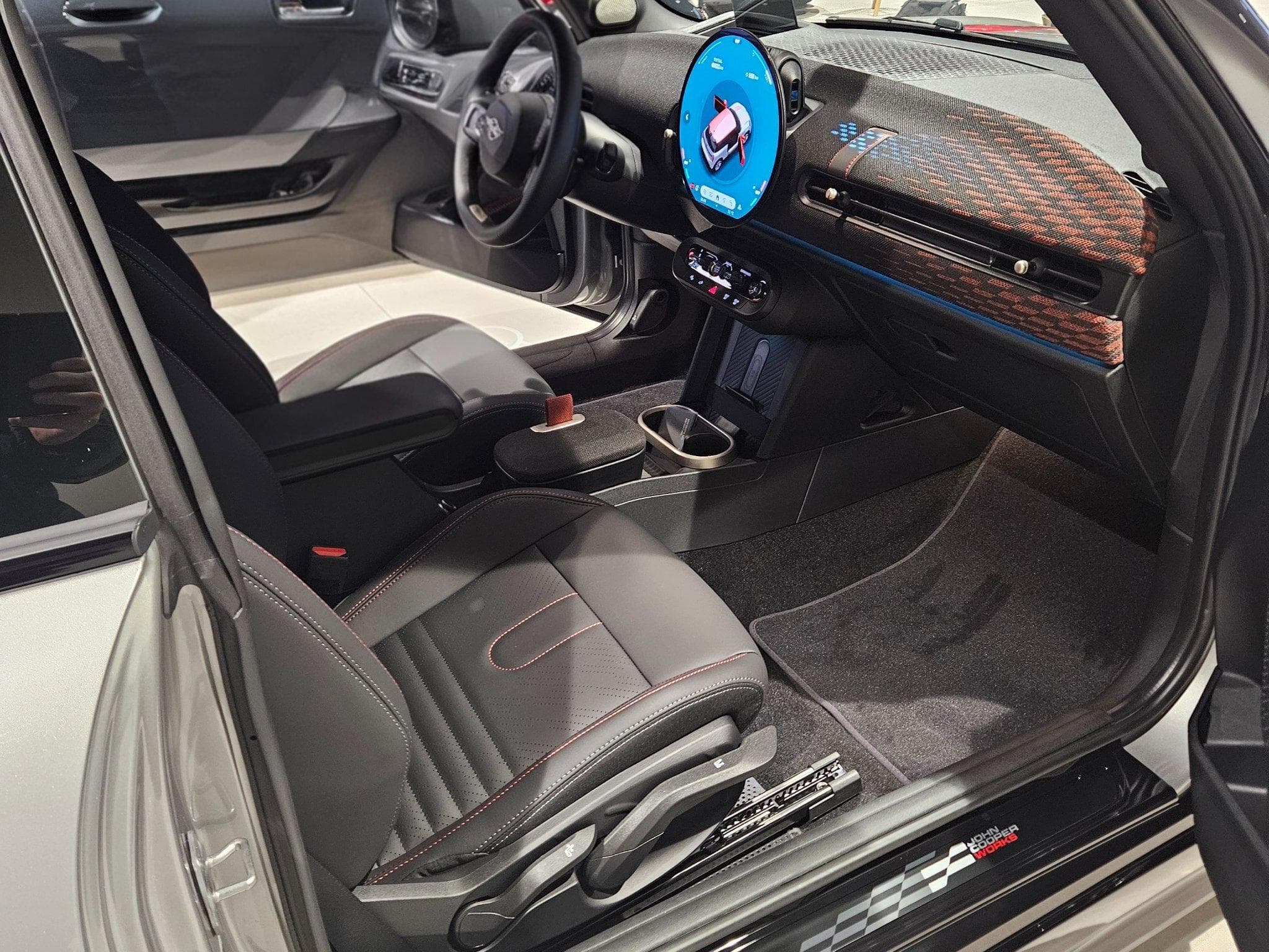 Mini Cooper John Cooper Works (2025) - Photo 4