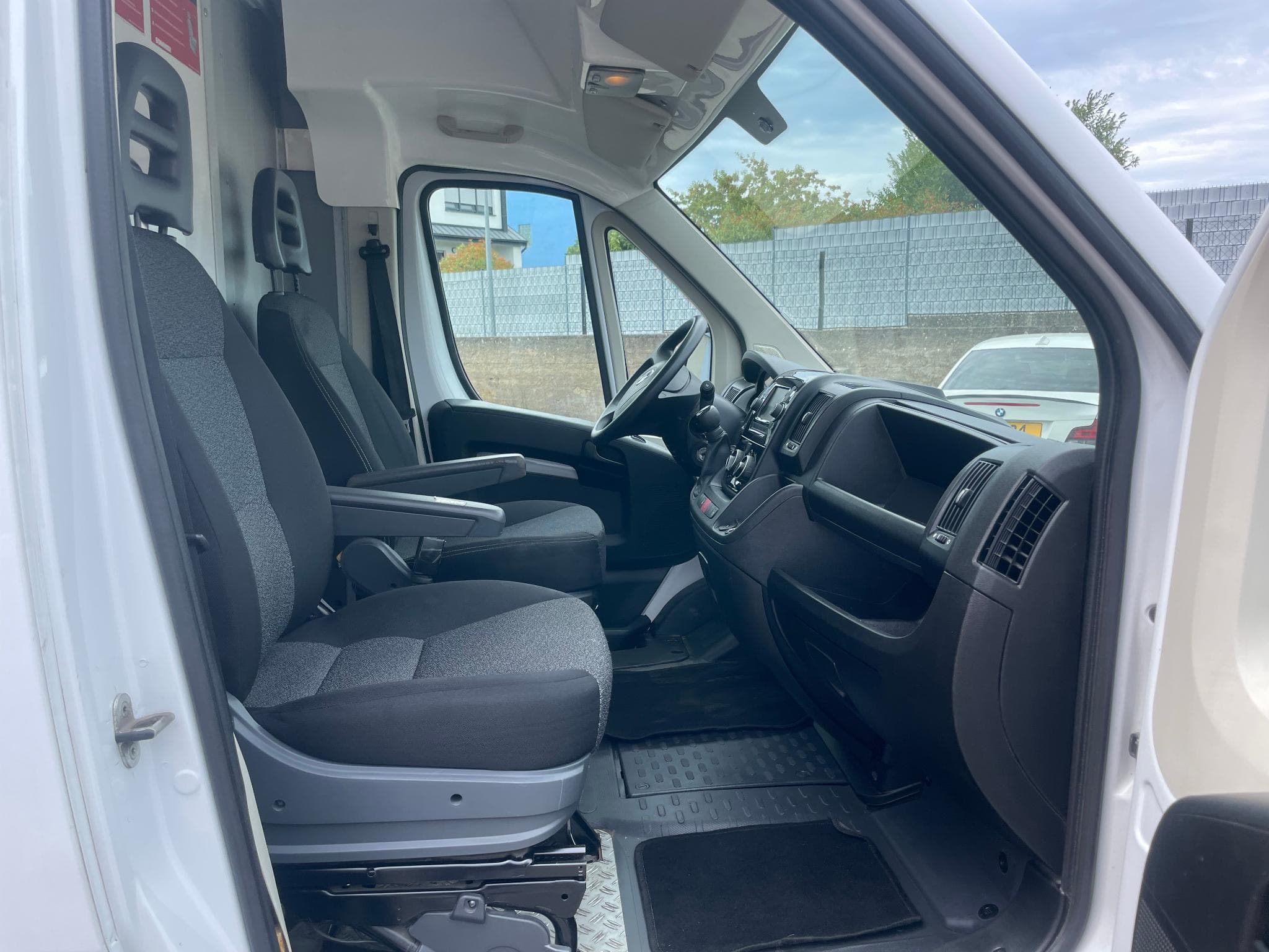 Fiat Ducato 2.3 L3H2 (2021) - Foto 12