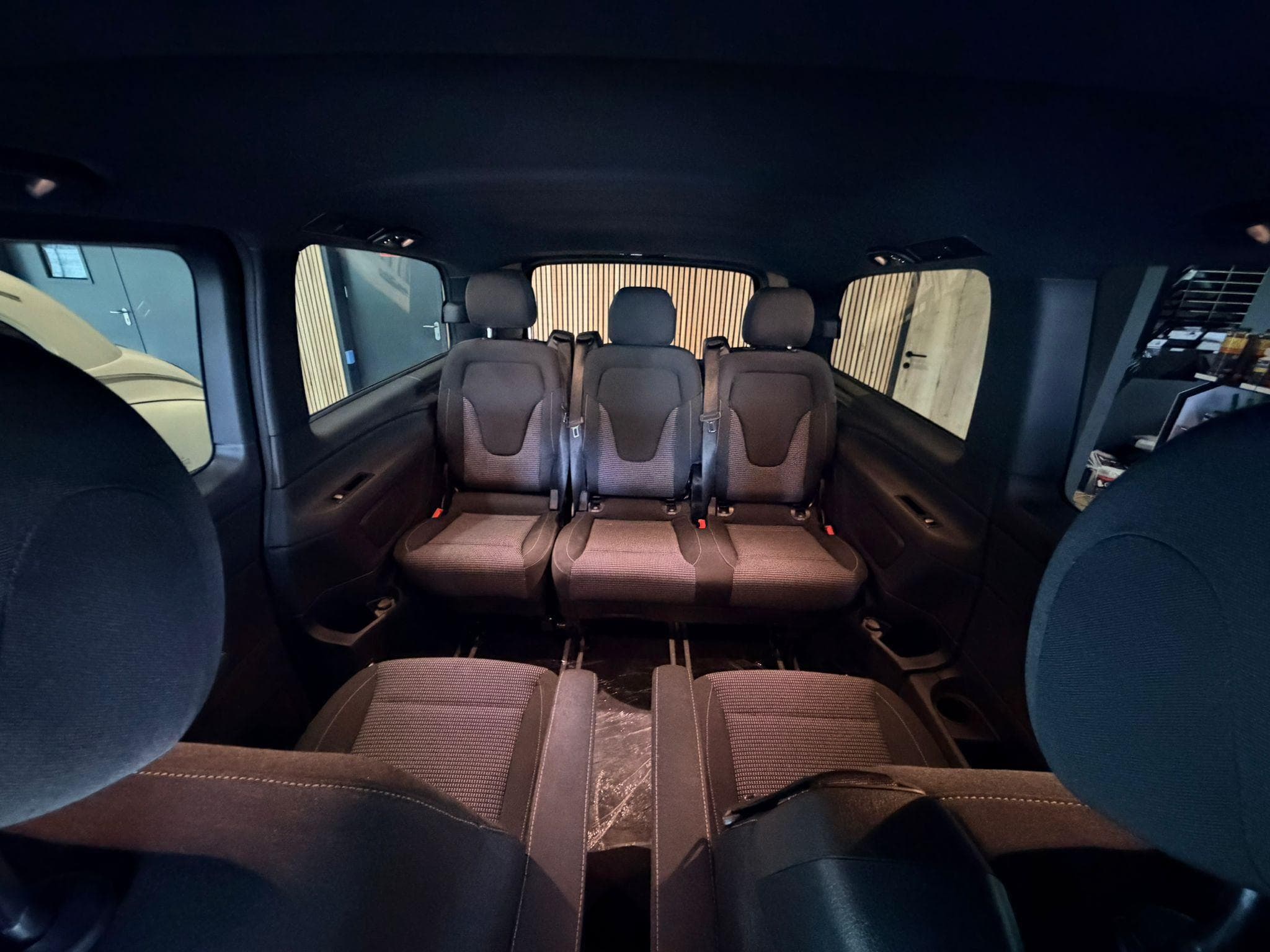 Mercedes V 300 (2024) - Photo 13