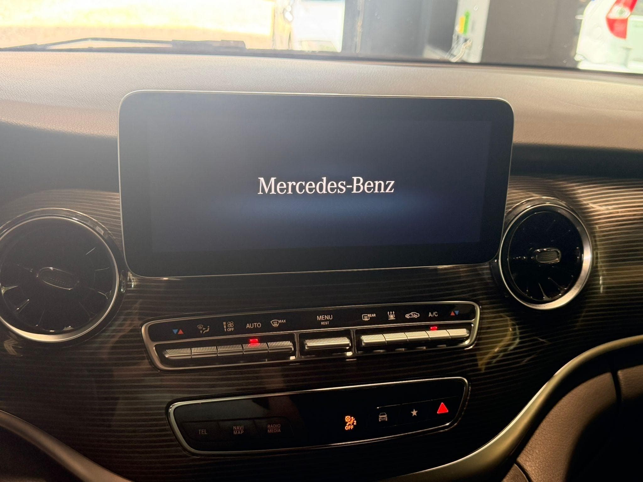 Mercedes V 300 (2024) - Photo 8