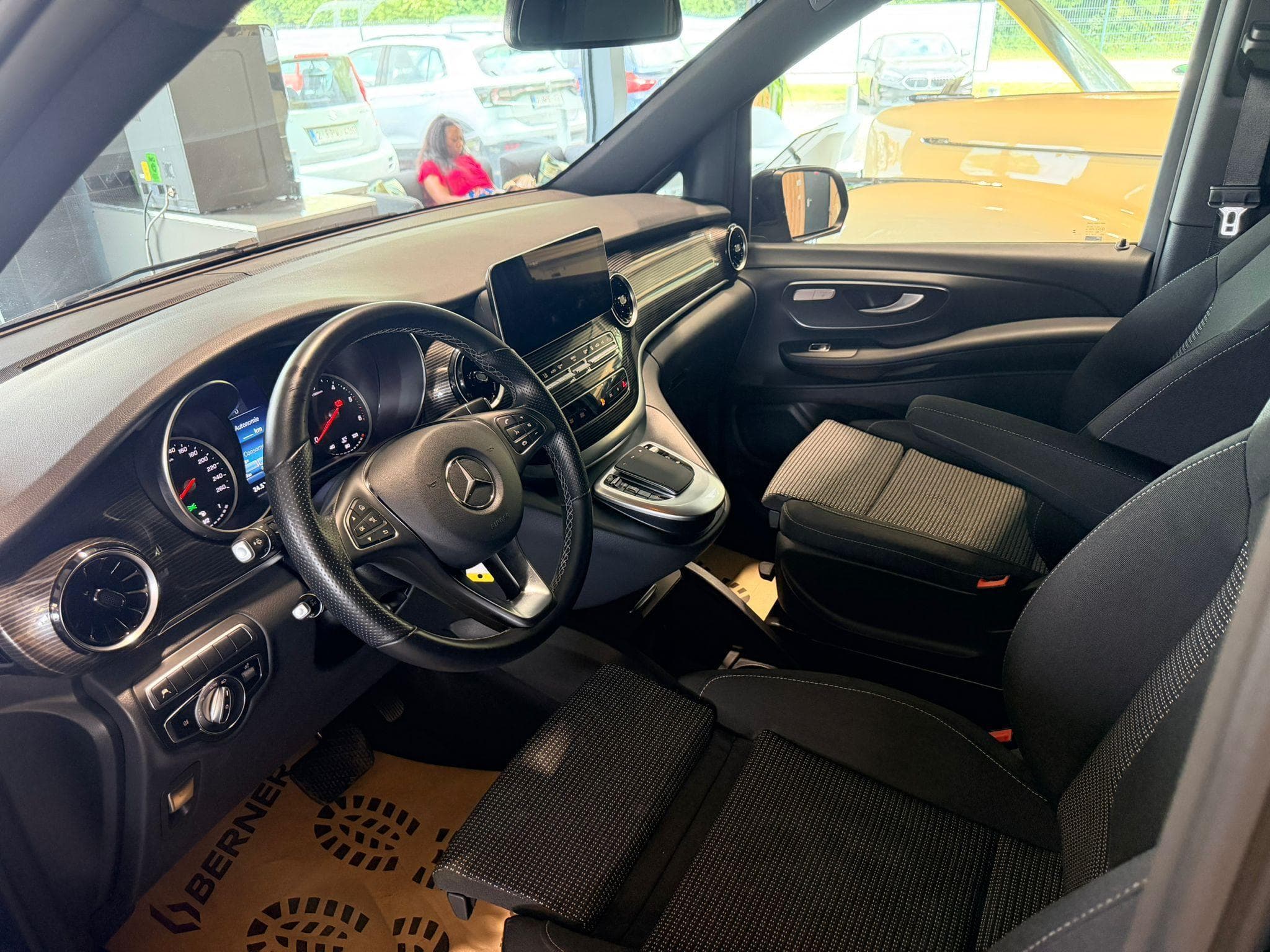 Mercedes V 300 (2024) - Photo 12