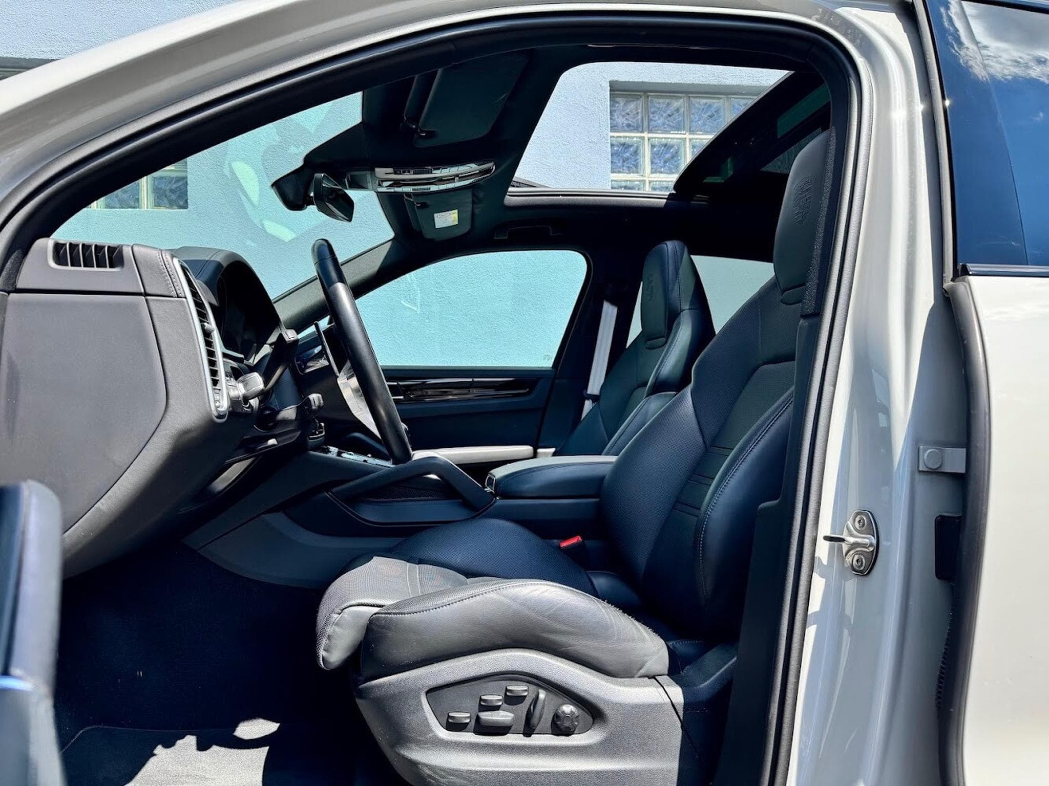 Porsche Cayenne PLATINUM EDITION 3.0 E-HYBRID 462H 340 PHEV (2020) - Photo 3