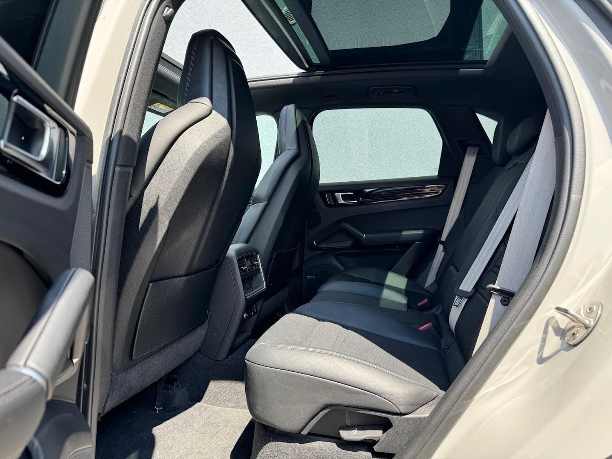 Porsche Cayenne PLATINUM EDITION 3.0 E-HYBRID 462H 340 PHEV (2020) - Photo 4