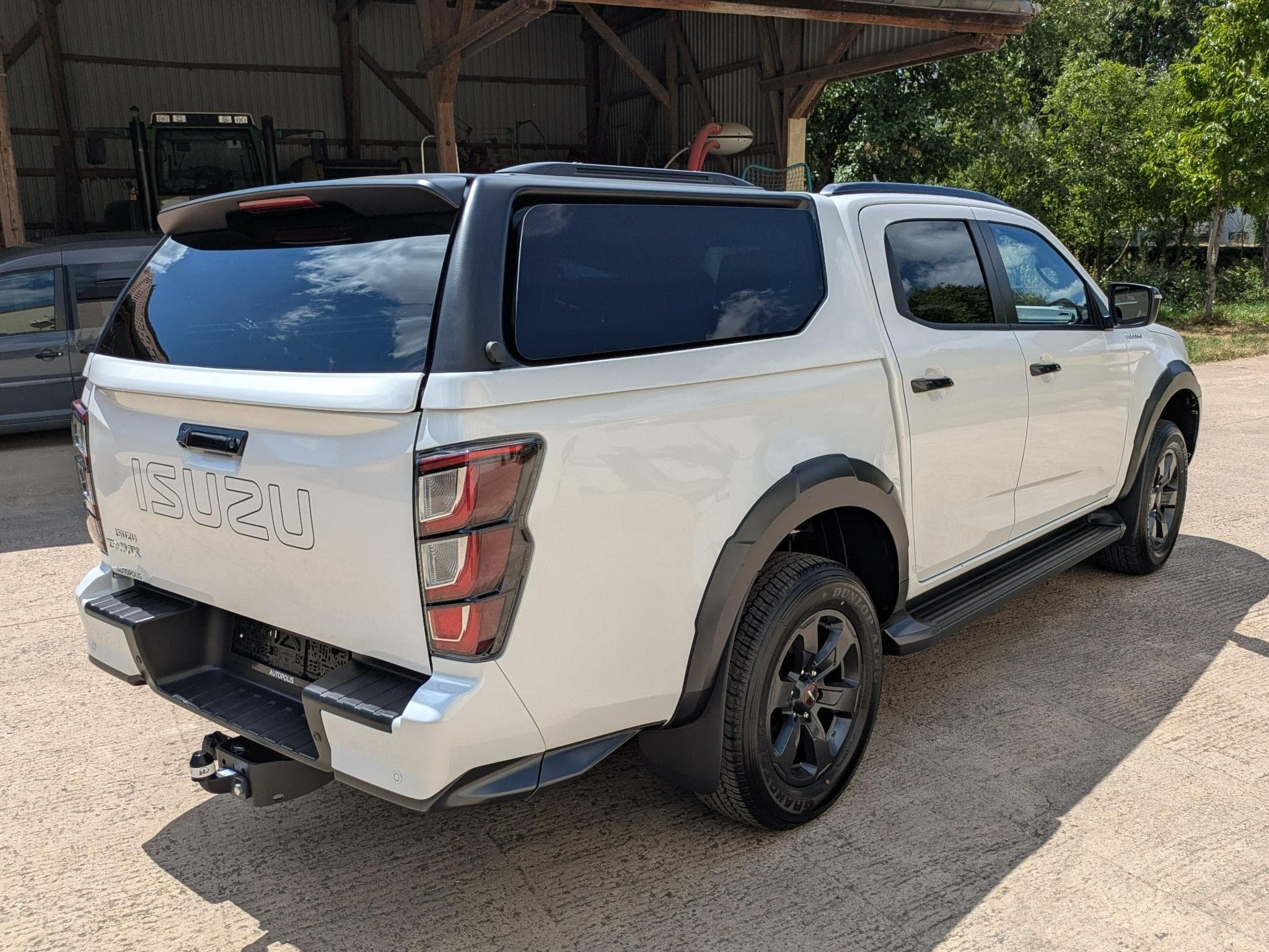 Isuzu D-Max 25 Doublecab V-Cross 4WD (2026) - Photo 4