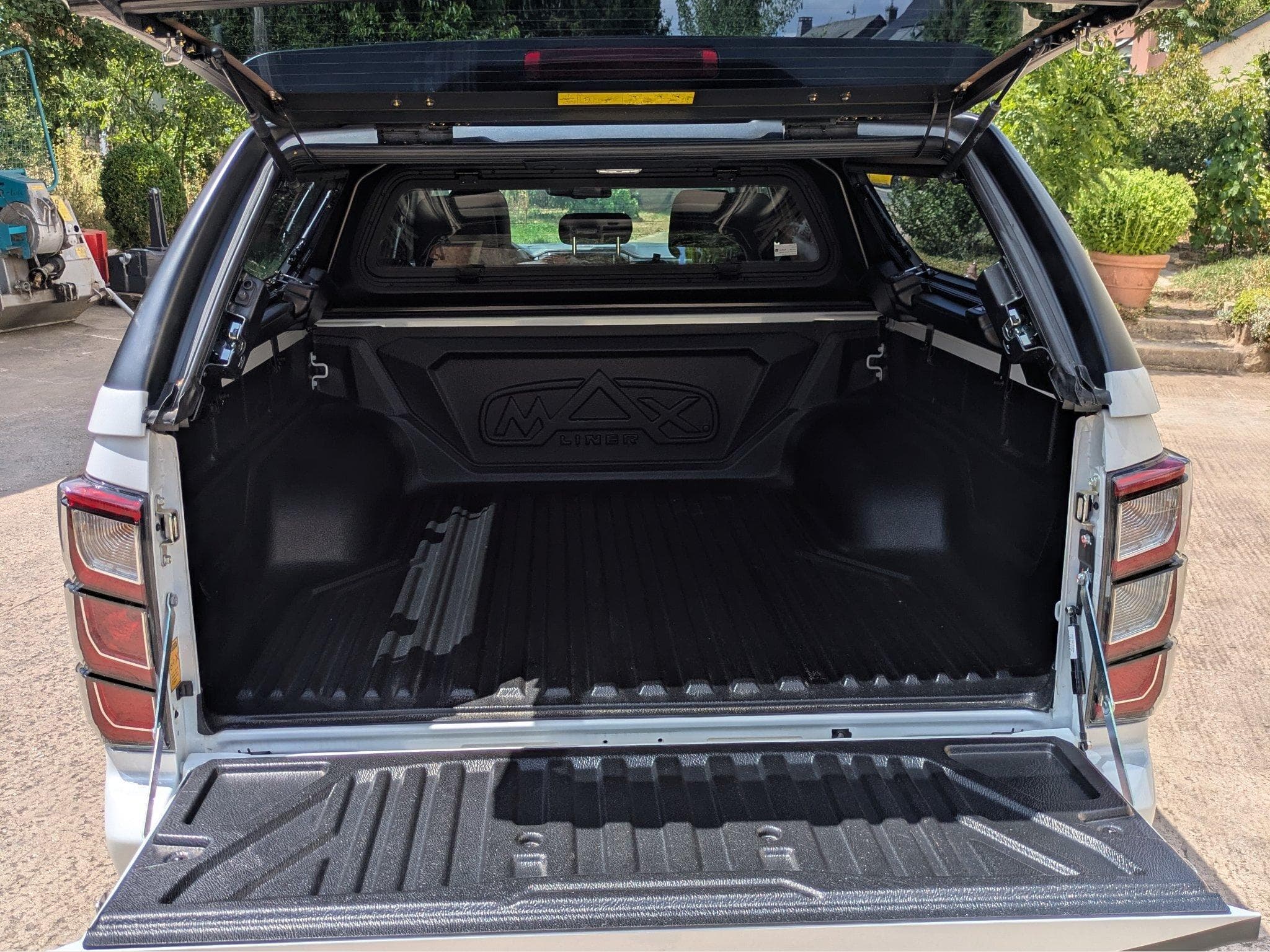 Isuzu D-Max 25 Doublecab V-Cross 4WD (2026) - Photo 7