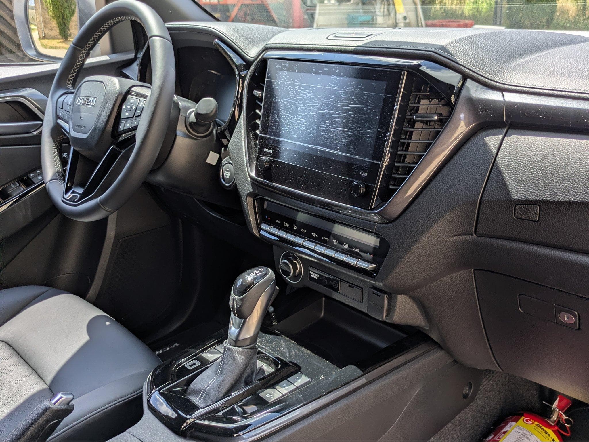 Isuzu D-Max 25 Doublecab V-Cross 4WD (2026) - Photo 12