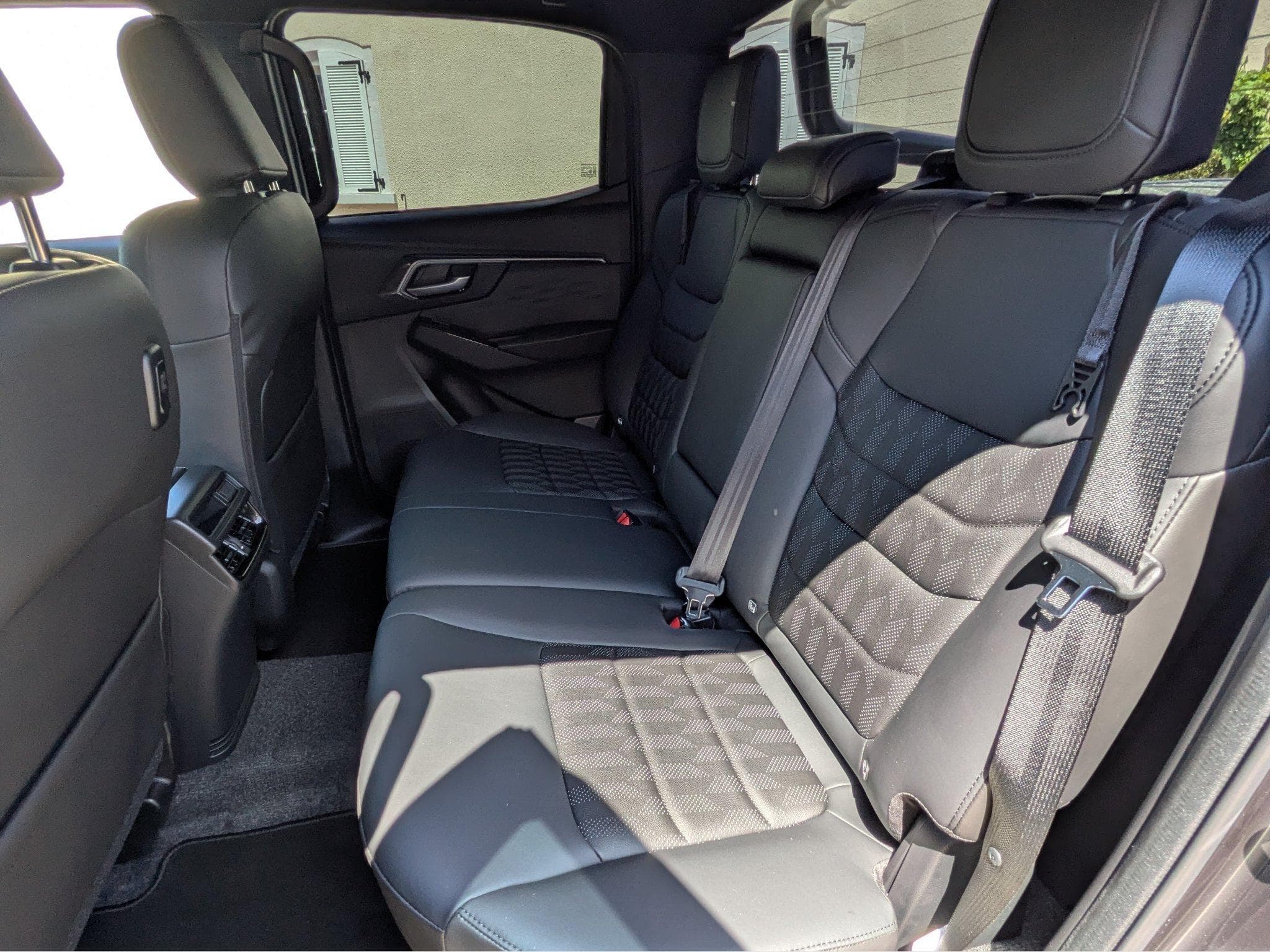 Isuzu D-Max 25 Doublecab V-Cross 4WD (2026) - Photo 12