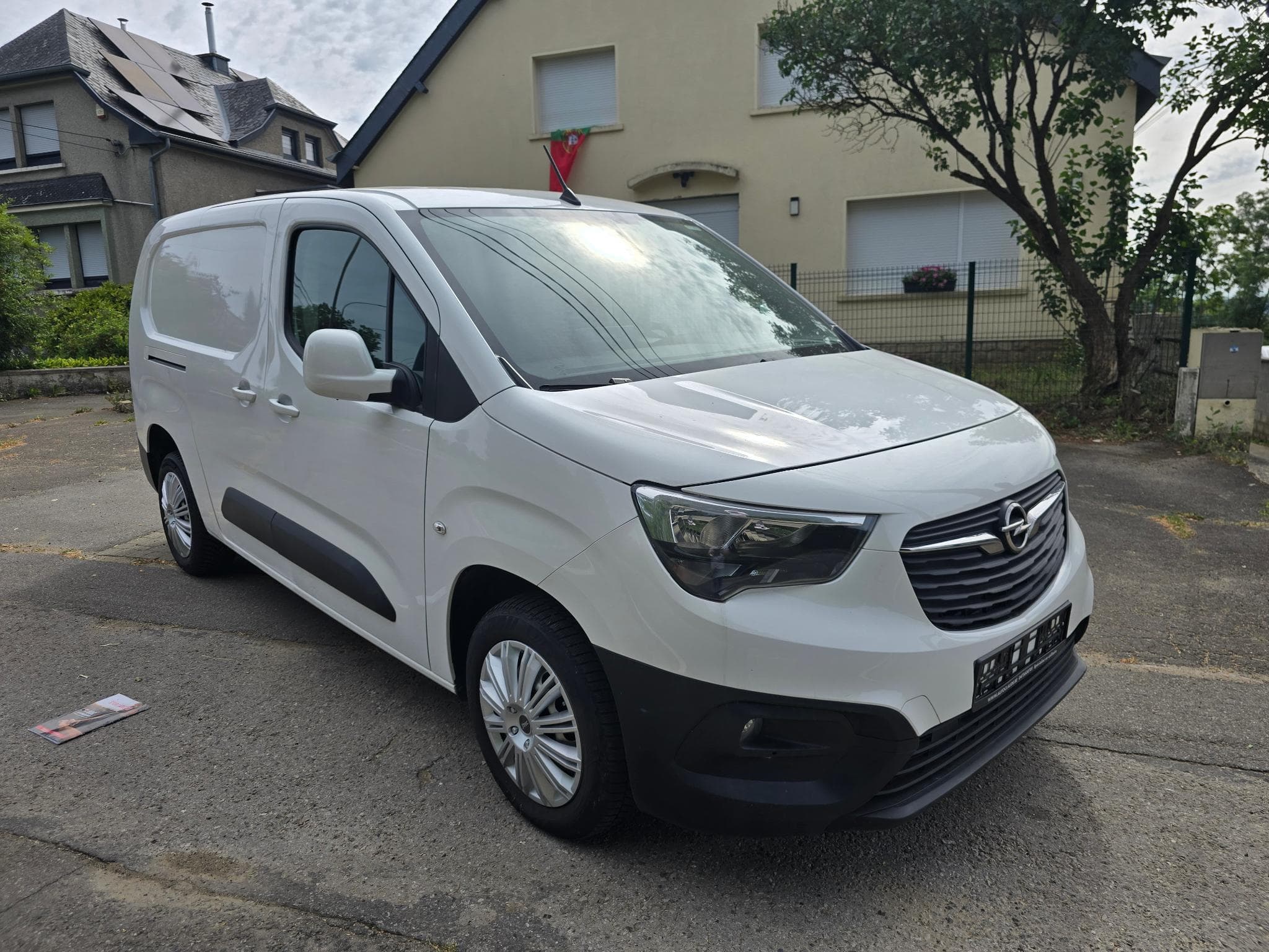 Opel Combo essence 130 cv long boite auto 71000 kms 11590 HT (2021) - Photo 3