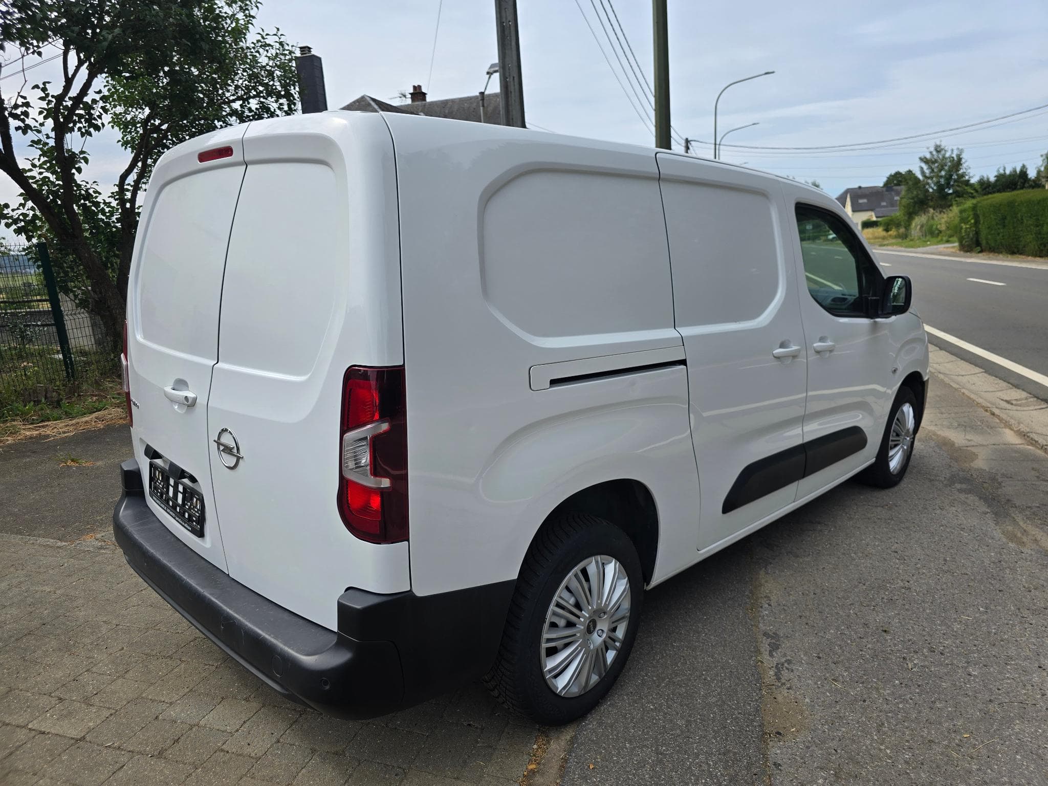 Opel Combo essence 130 cv long boite auto 71000 kms 11590 HT (2021) - Photo 6
