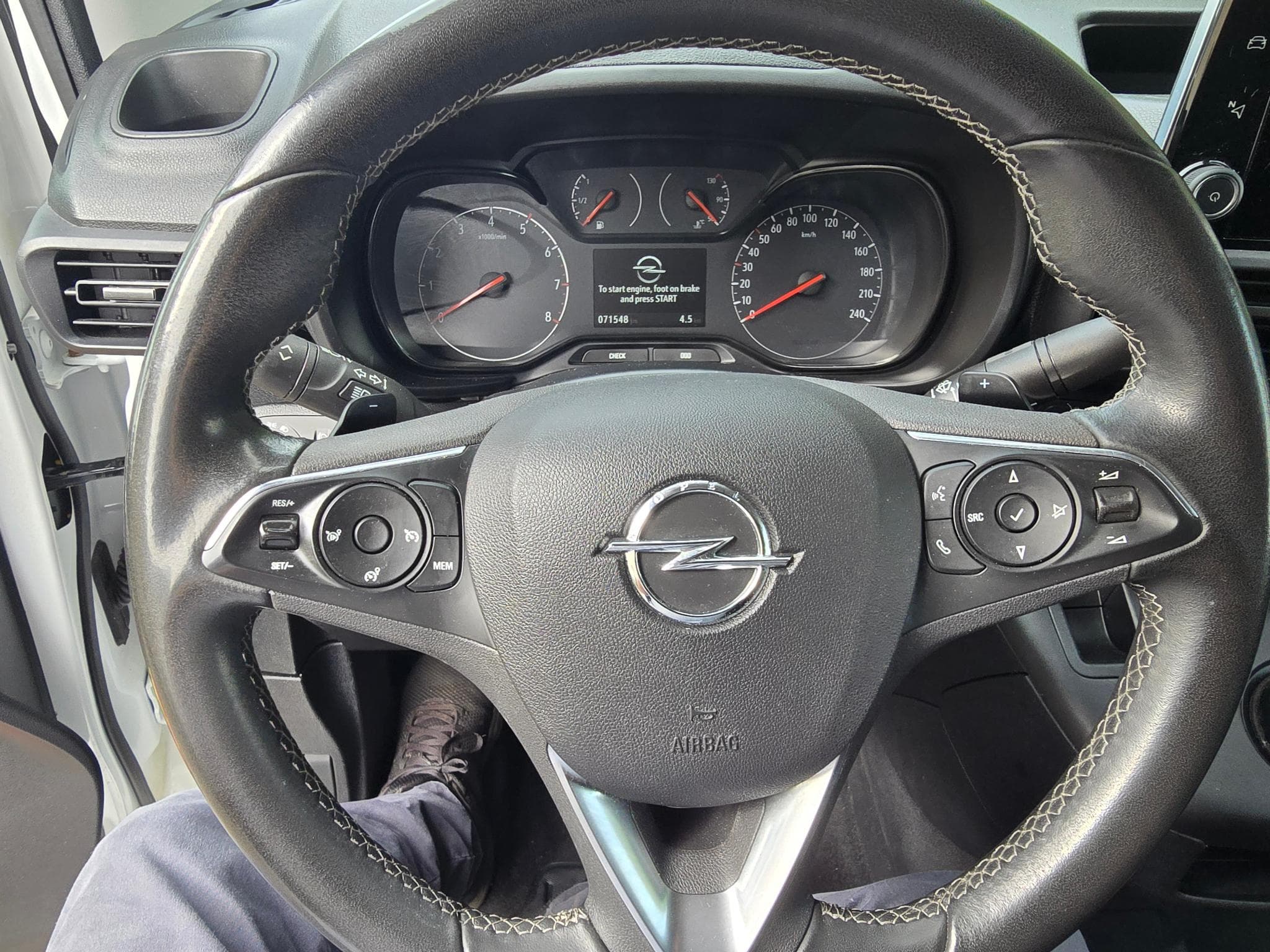 Opel Combo essence 130 cv long boite auto 71000 kms 11590 HT (2021) - Photo 10