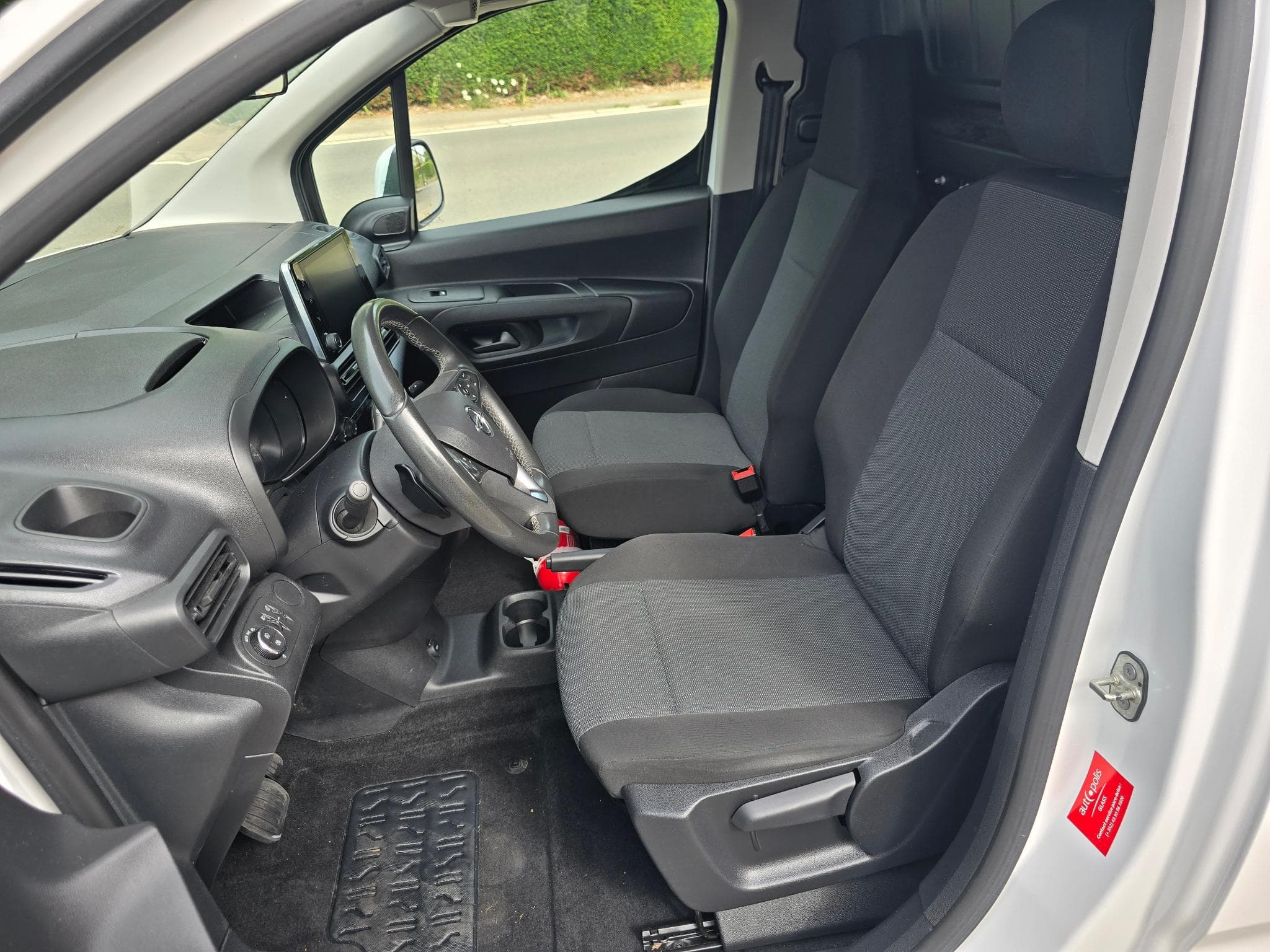 Opel Combo essence 130 cv long boite auto 71000 kms 11590 HT (2021) - Photo 9