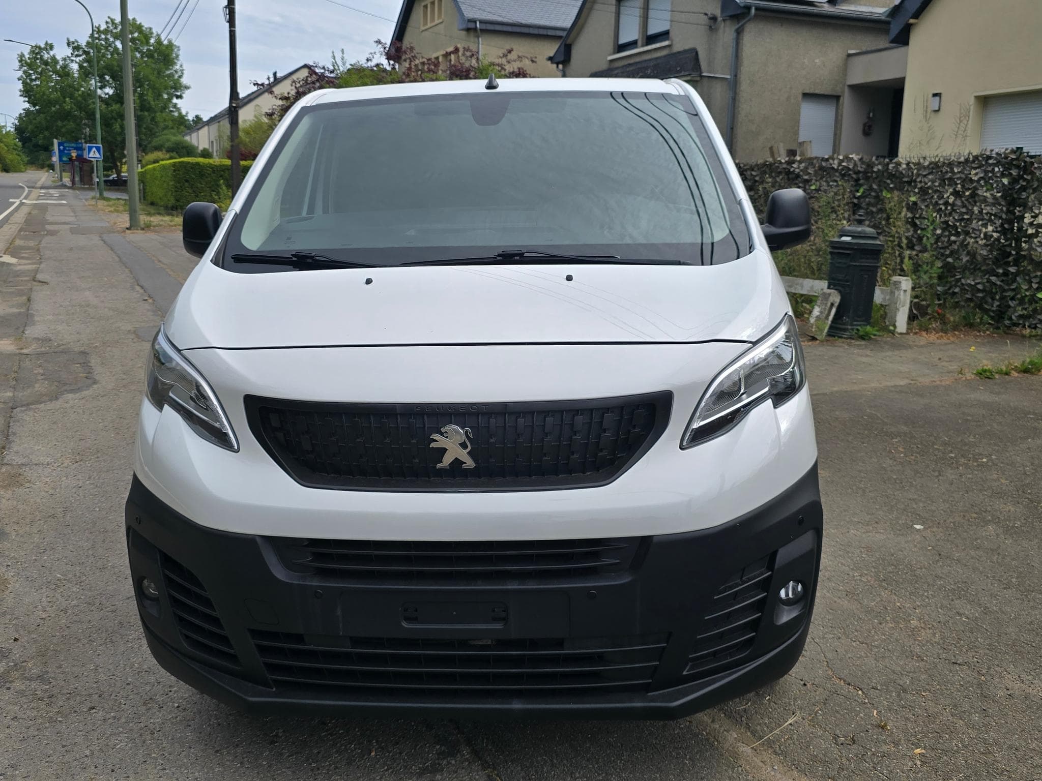 Peugeot Expert HDI 146 cv boite auto long 15990 HT (2022) - Foto 2