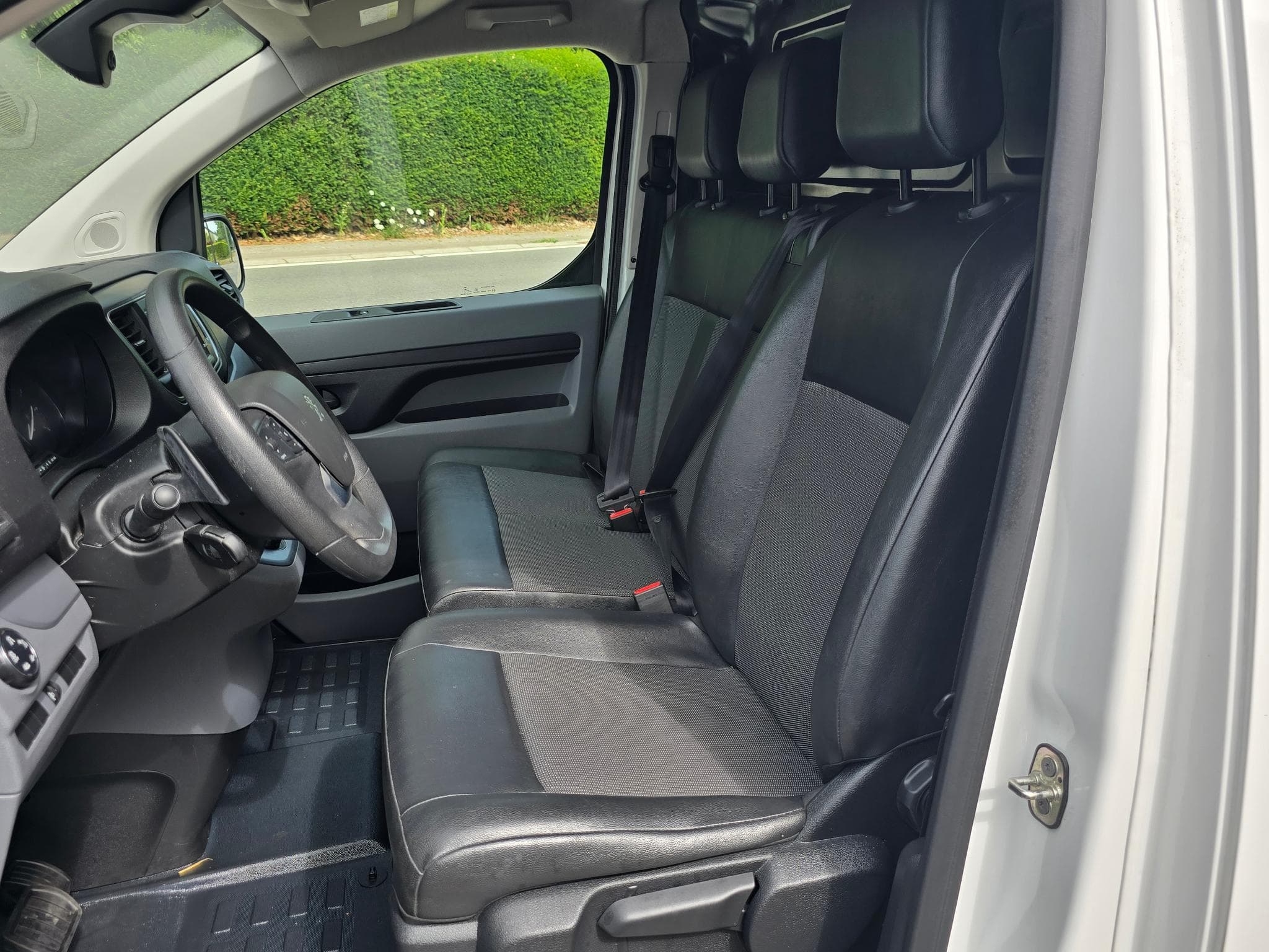 Peugeot Expert HDI 146 cv boite auto long 15990 HT (2022) - Foto 9