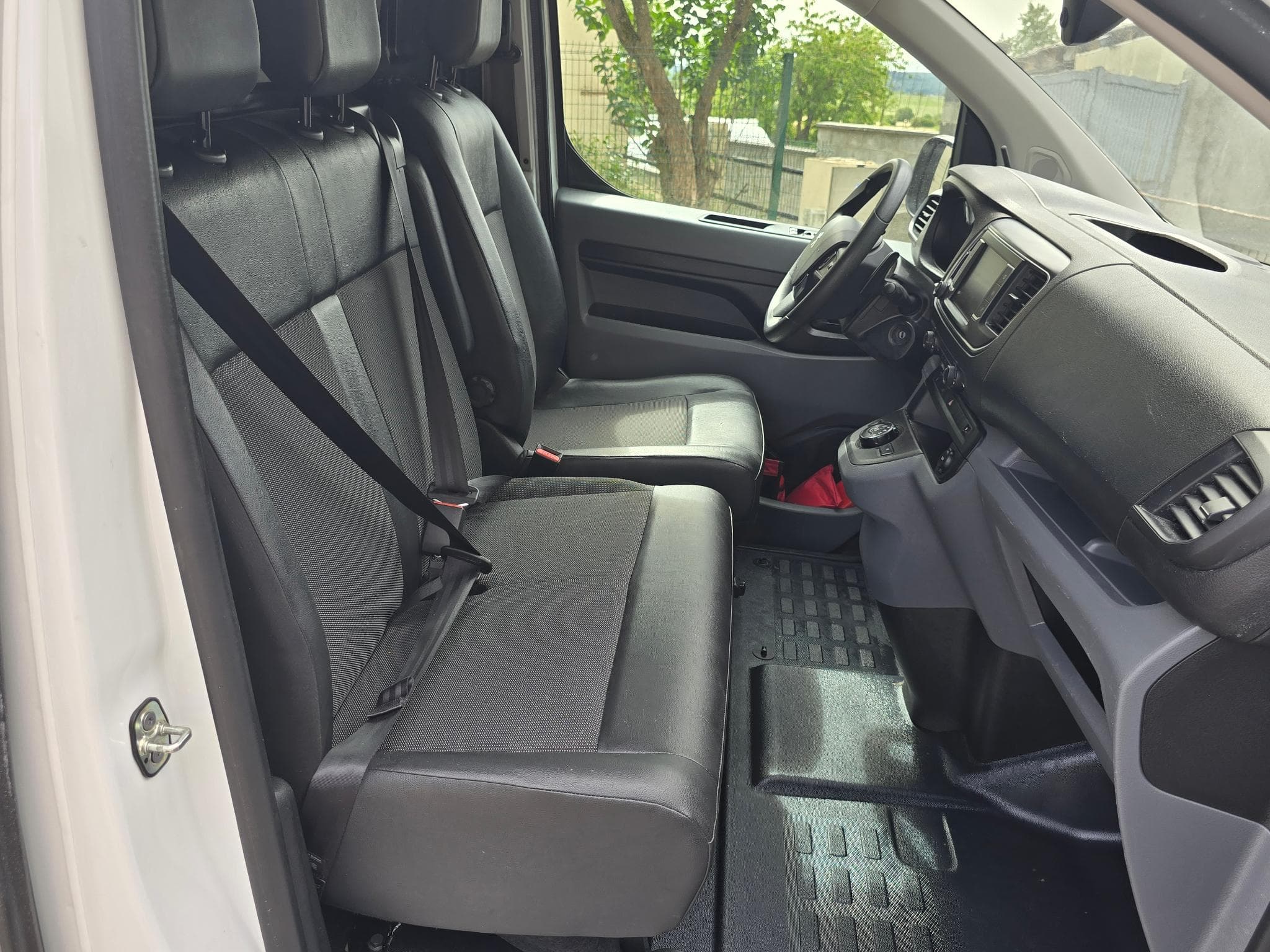 Peugeot Expert HDI 146 cv boite auto long 15990 HT (2022) - Foto 8