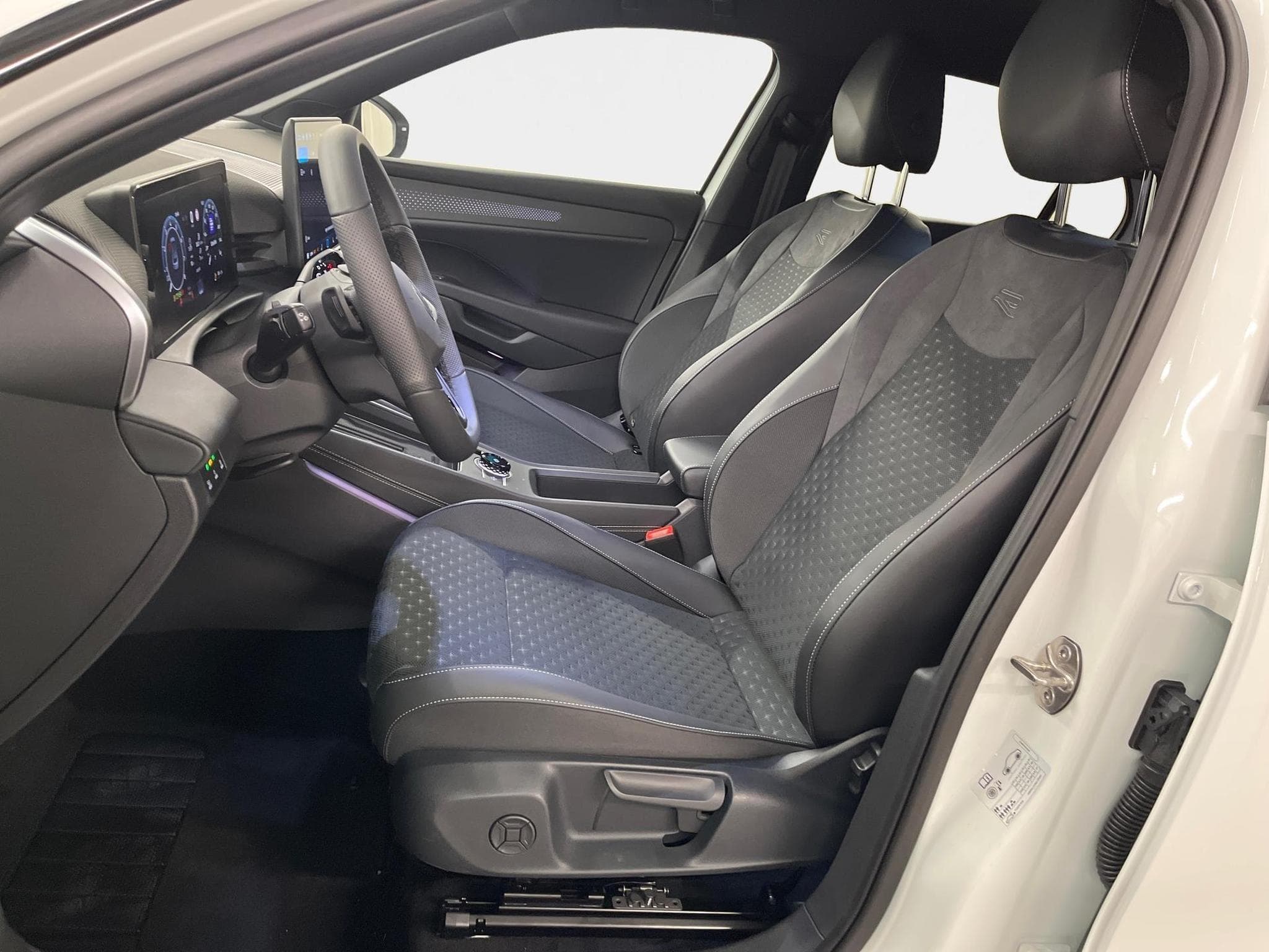 VW T-Roc R-Line (2026) - Foto 19