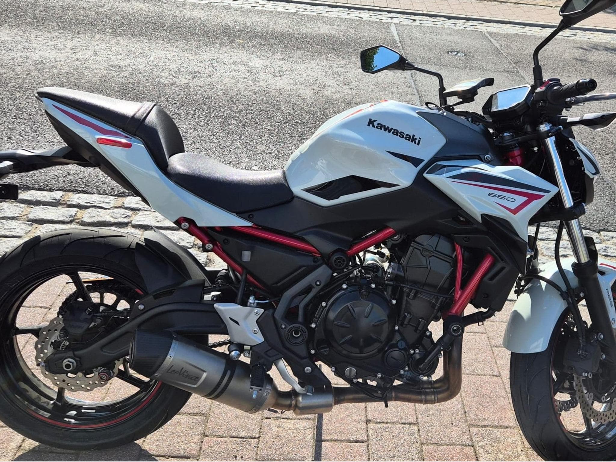 Kawasaki Z Z650 (2022) - Photo 2
