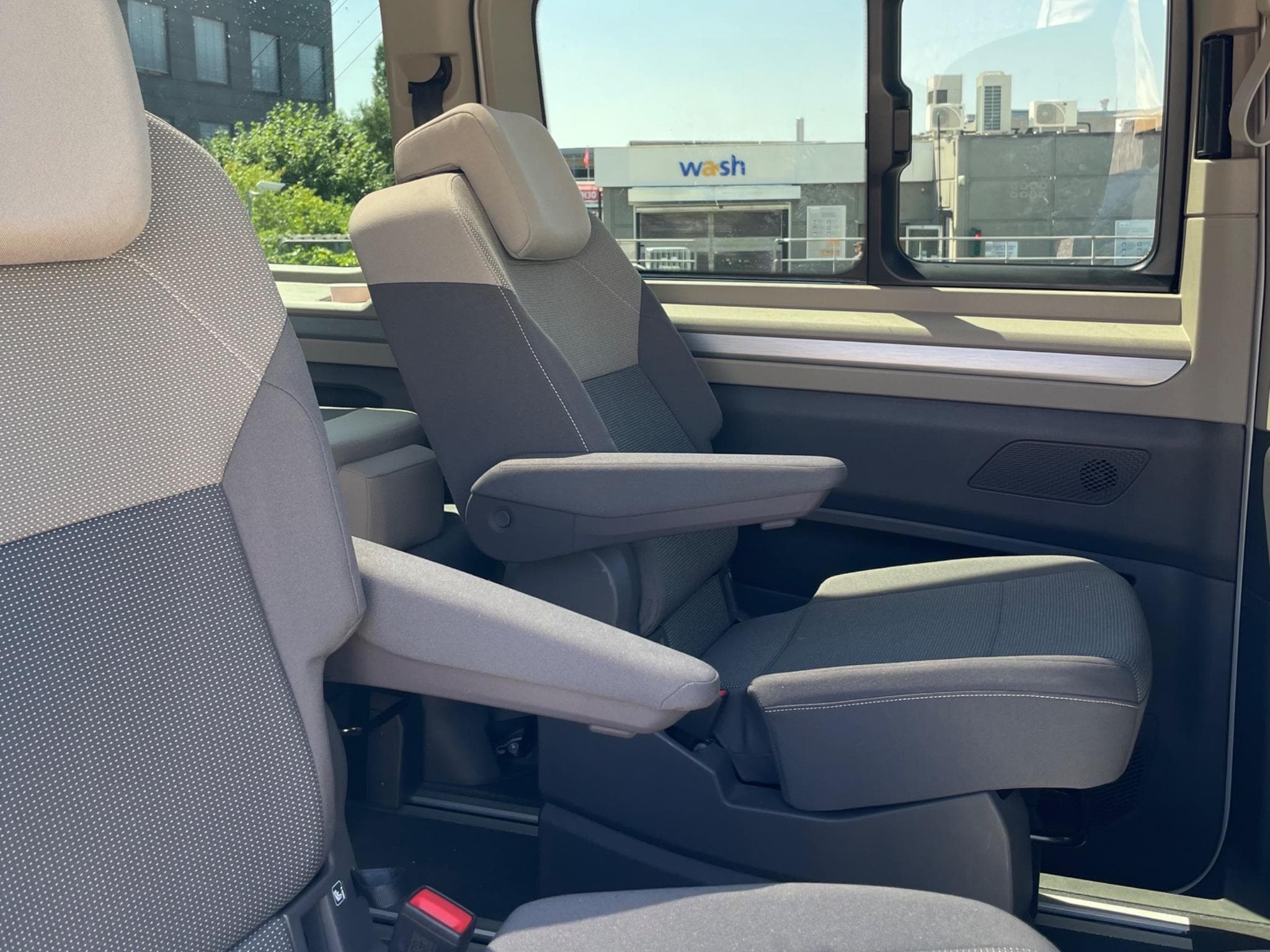 VW Multivan T7 Life Edition (2025) - Photo 4
