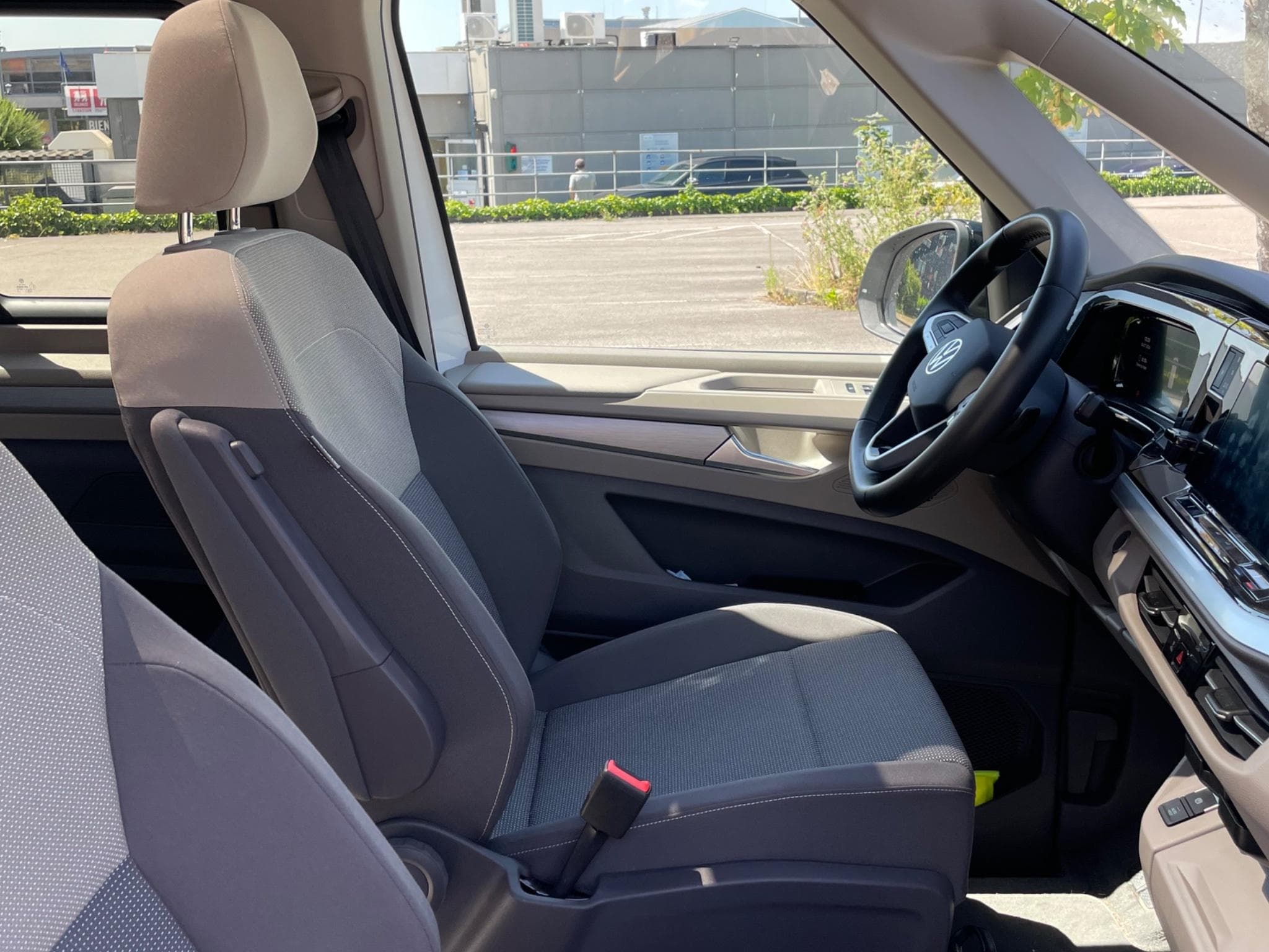 VW Multivan T7 Life Edition (2025) - Photo 5