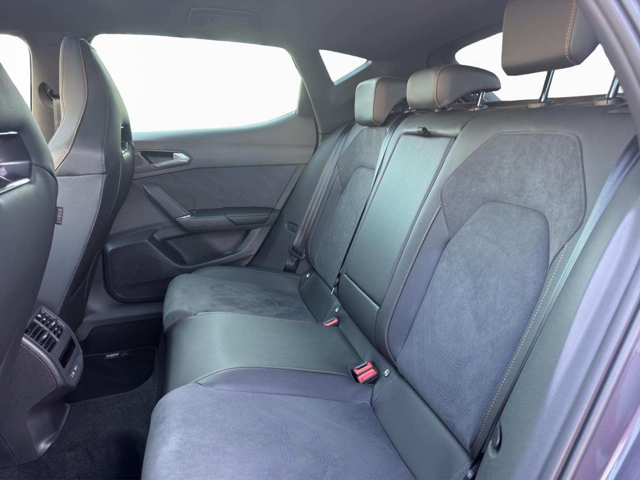 Cupra Leon 1.5 eTSI DSG (2026) - Foto 11