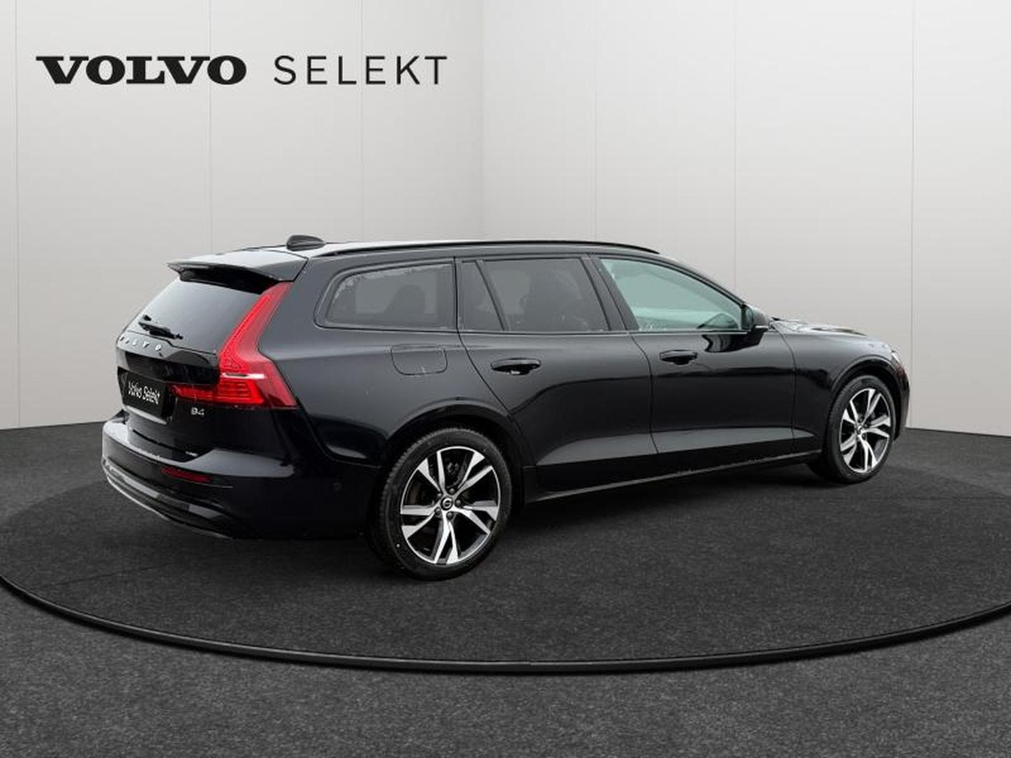 Volvo V60 B4 Plus Dark / Essence (2025) - Foto 2