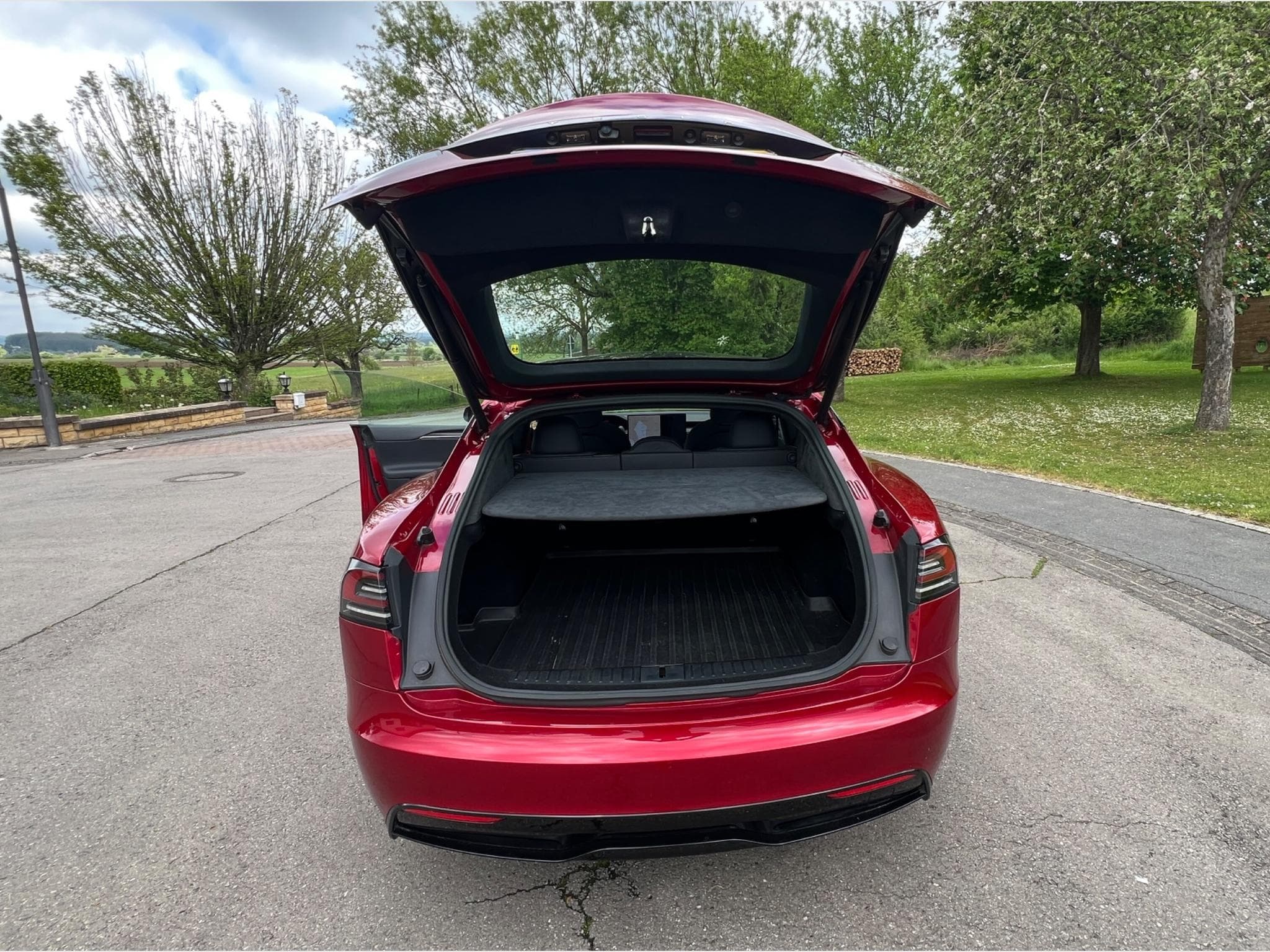 Tesla Model S Model S Long Range Ultra Red (2023) - Photo 10