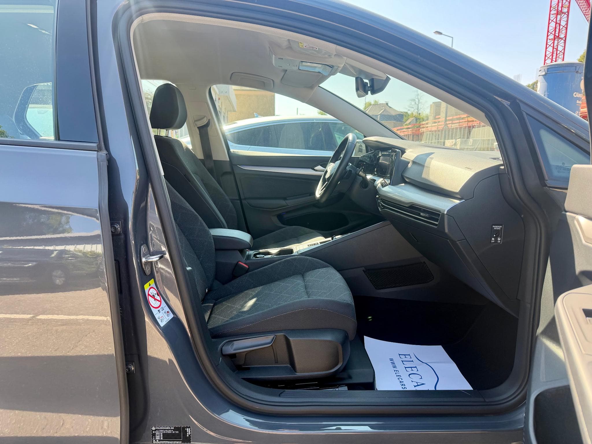 VW Golf VIII 1.0 eTSI 110 DSG7 Life NAVI/CAM/ACC (2023) - Photo 9