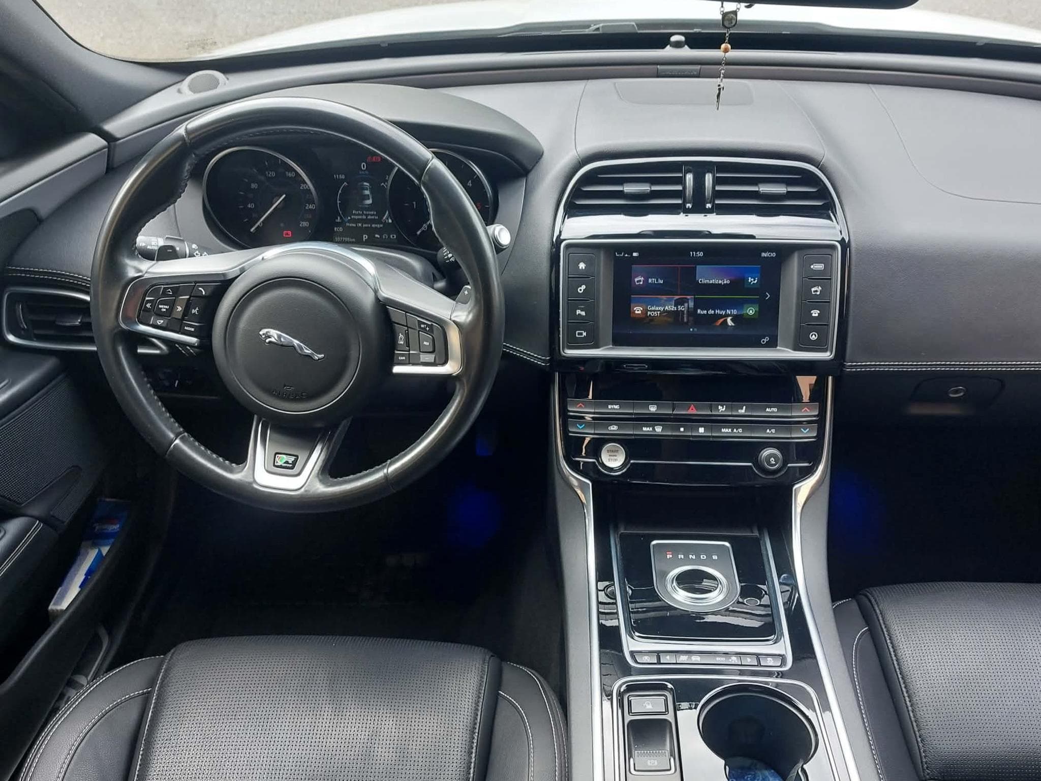 Jaguar XE 20d R-Sport (2017) - Photo 3