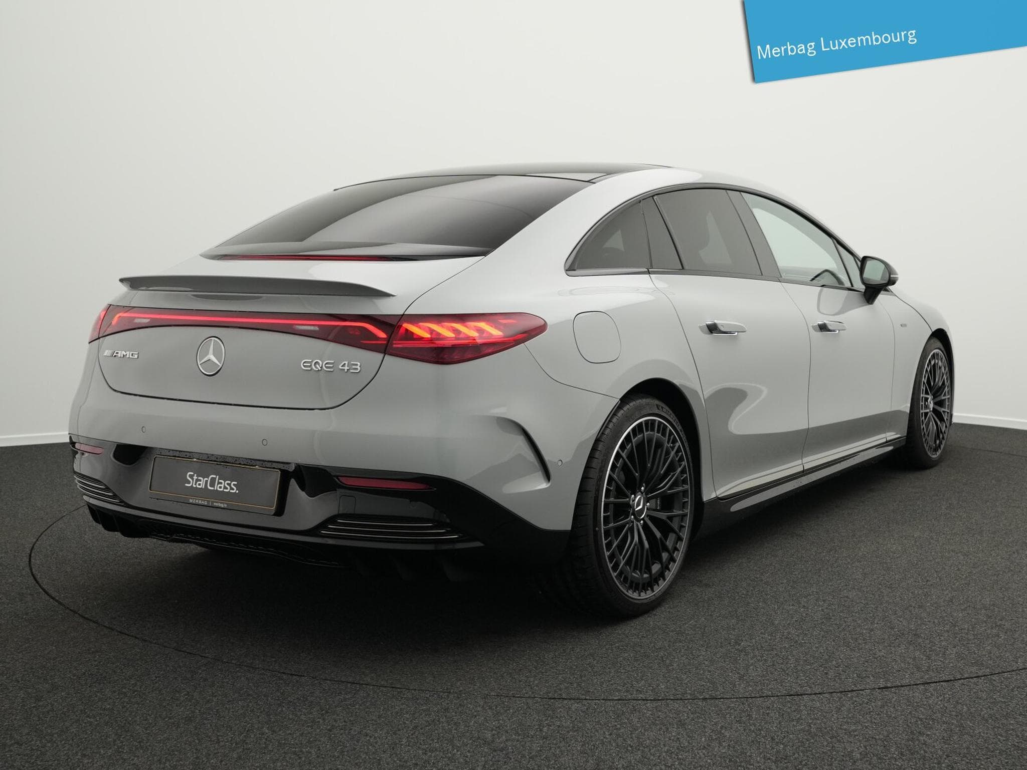 Mercedes EQE 4MATIC (2022) - Photo 3