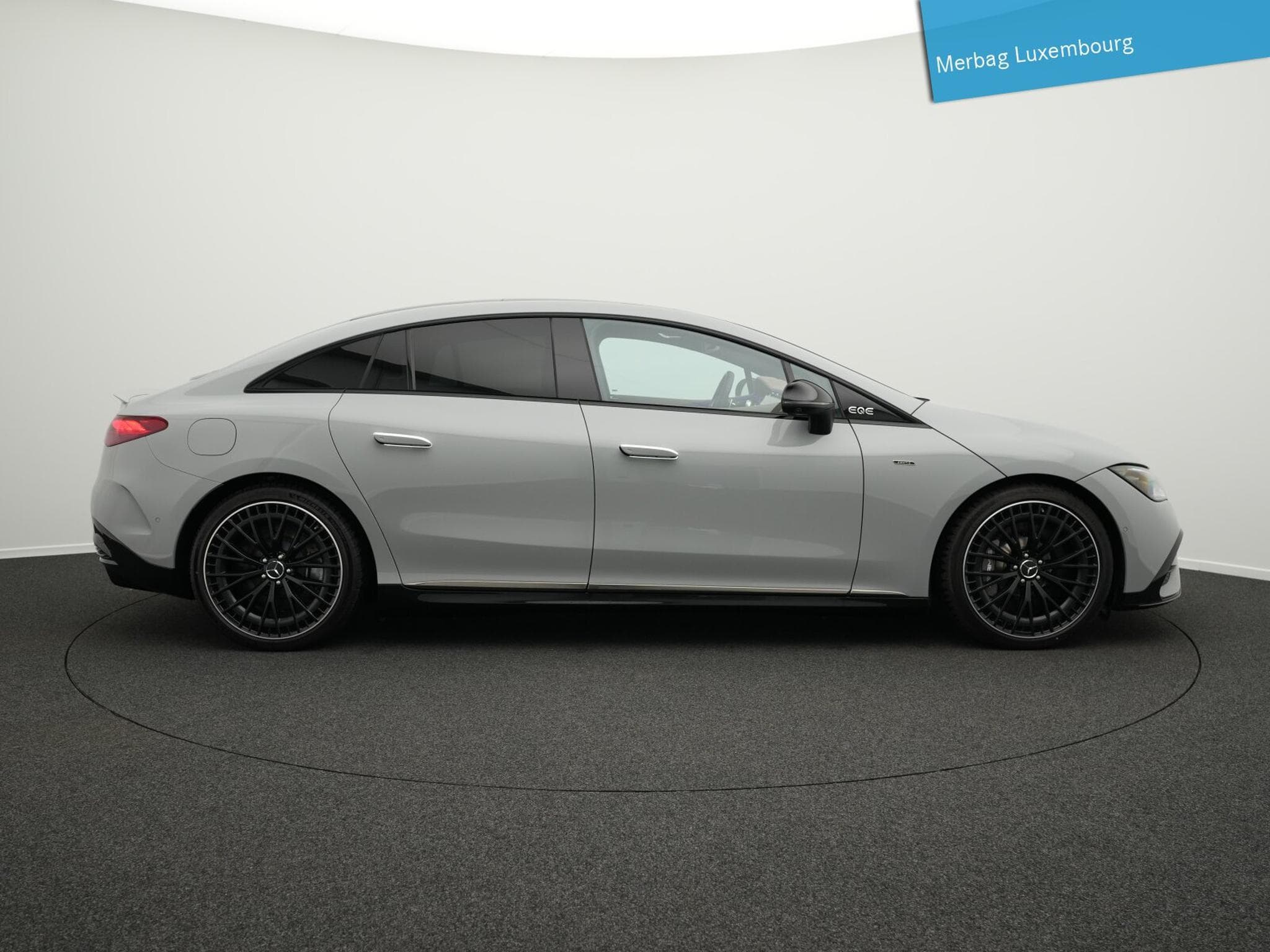 Mercedes EQE 4MATIC (2022) - Photo 5