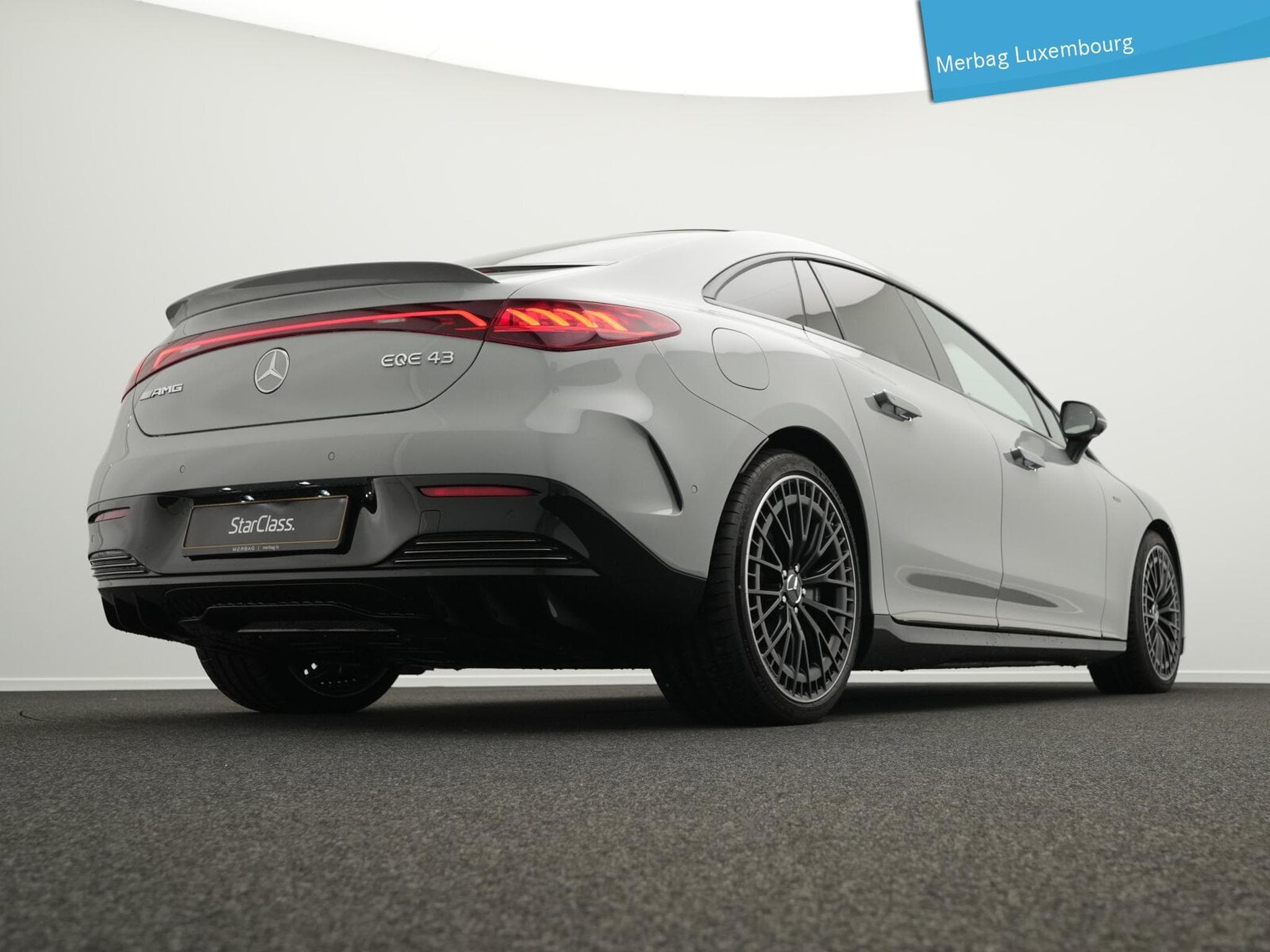 Mercedes EQE 4MATIC (2022) - Photo 9