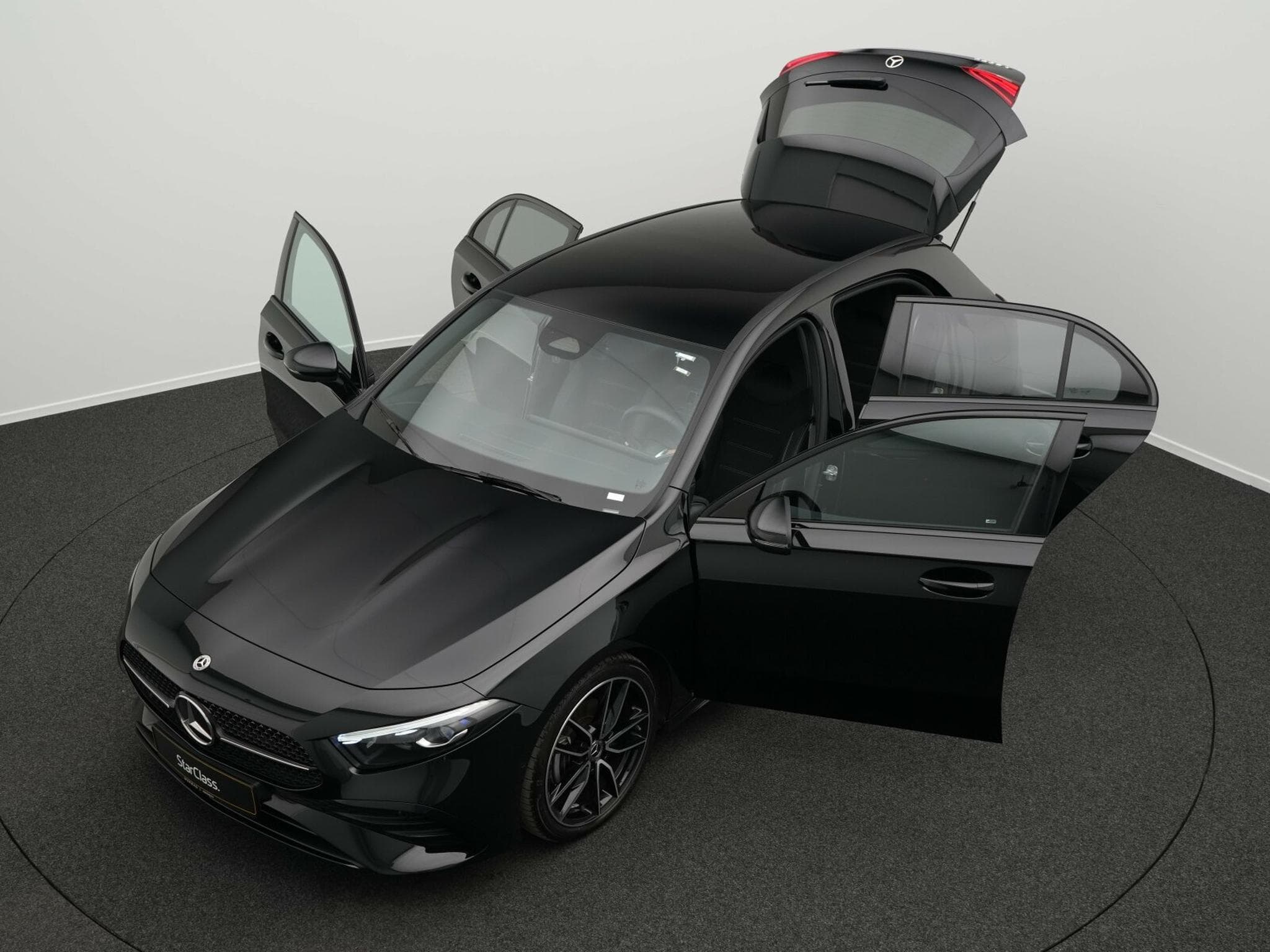 Mercedes A 200 d AMG-Line Kamera+Multi+Night+19" (2025) - Photo 12