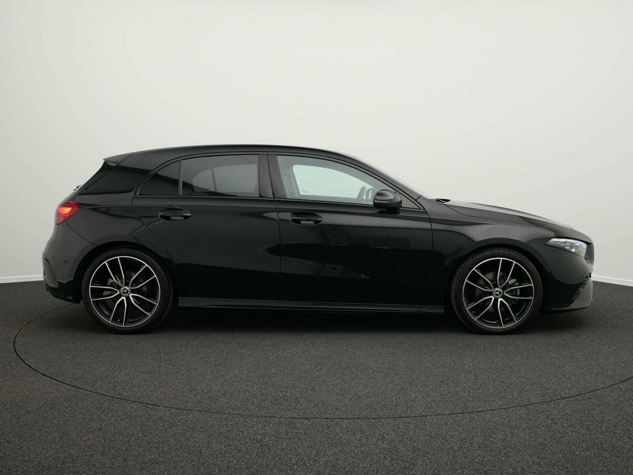 Mercedes A 200 d AMG-Line Kamera+Multi+Night+19" (2025) - Photo 5