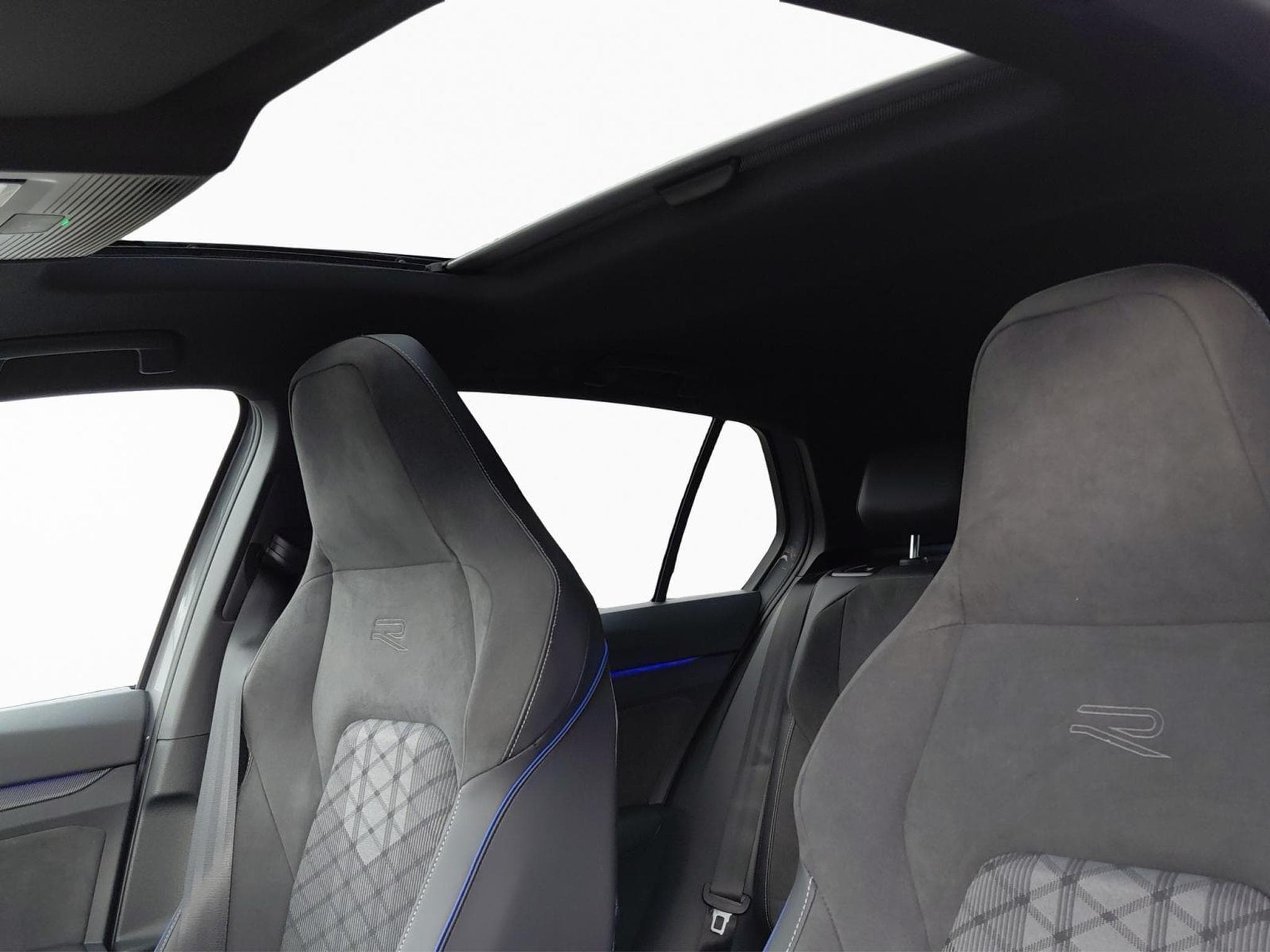 VW Golf R-Line (2026) - Photo 15