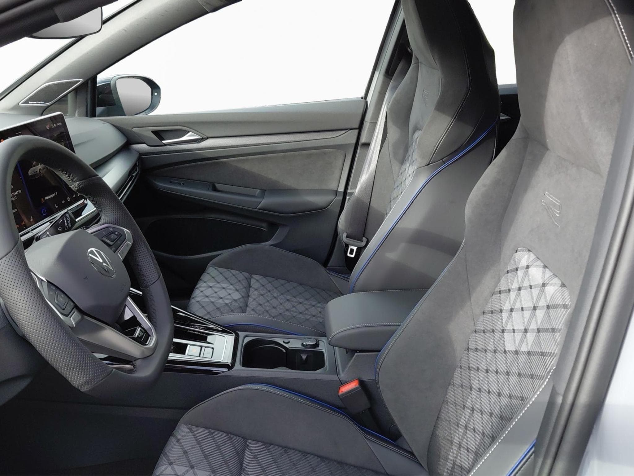 VW Golf R-Line (2026) - Photo 9